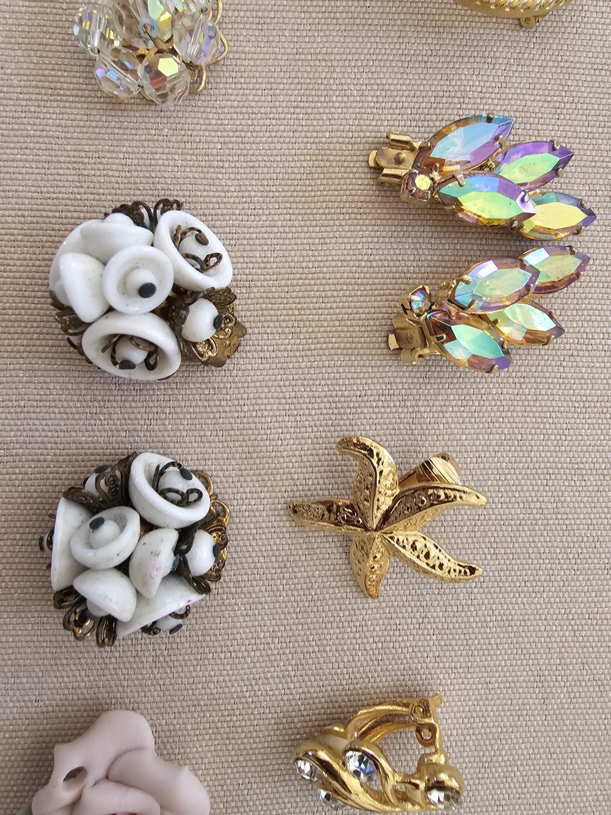 GUC Lot of 17 Costume Jewelry Pieces