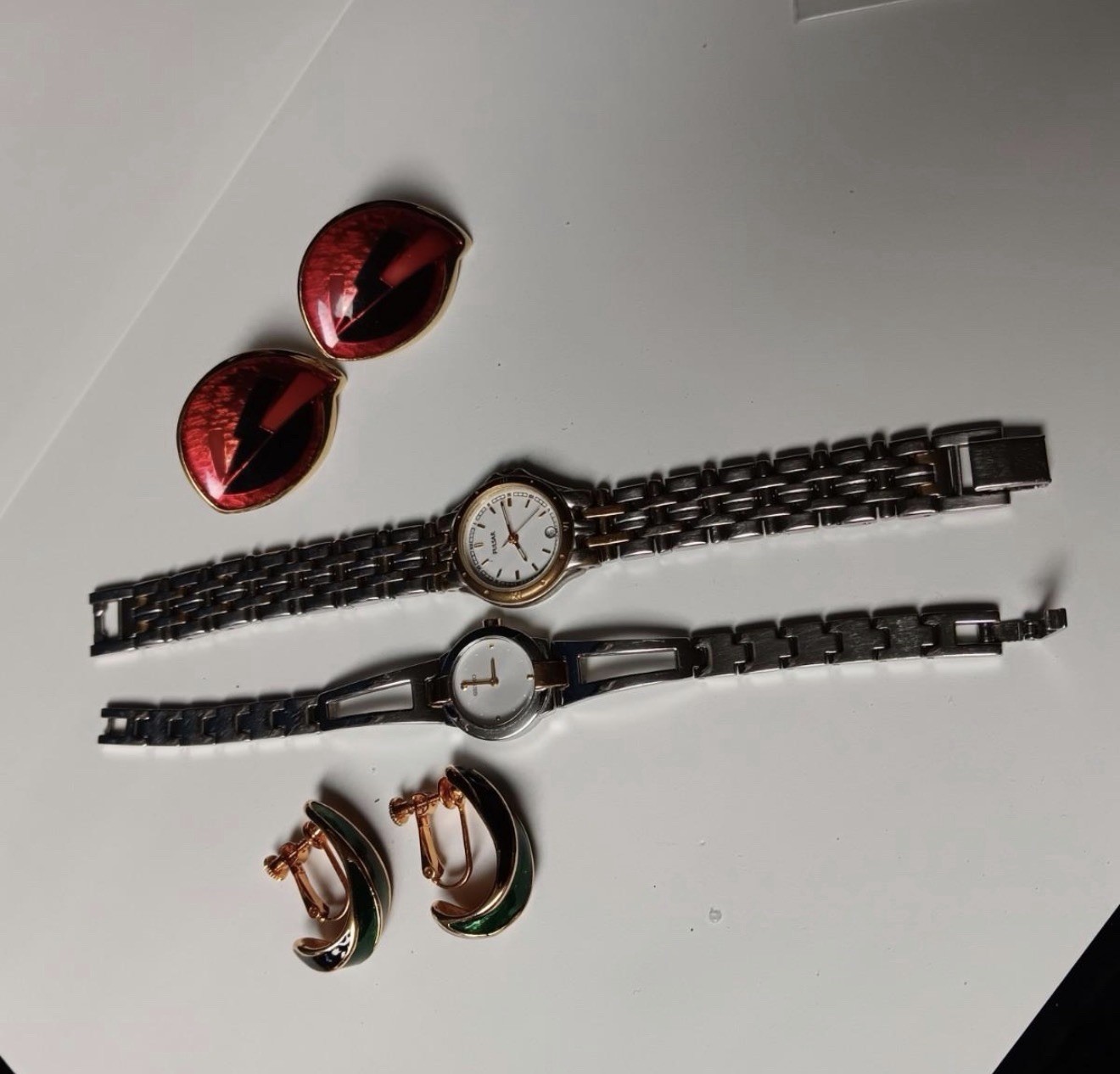 Vintage Seiko & Pulsar Women’s Watches Jewelry Lot w/ Red & Green Earrings
