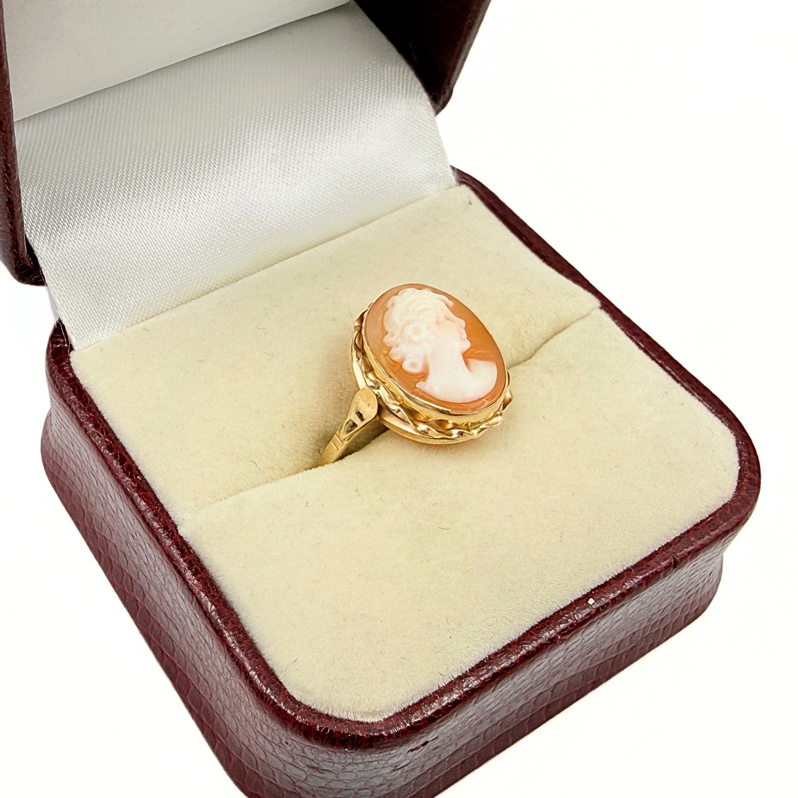 Opulent Marked 14k Yellow Gold Conch Relief Cameo Portraiture Ring Sz 9
