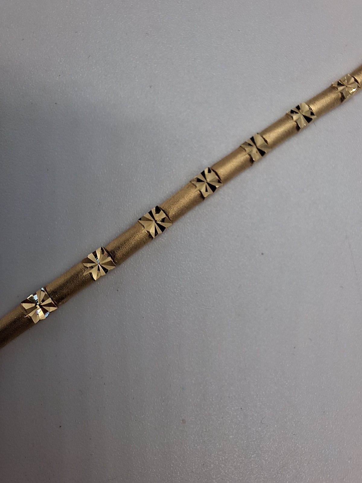 14K Yellow Gold Bracelet 7 1/4″ Long 3mm Wide 4.93 Grams