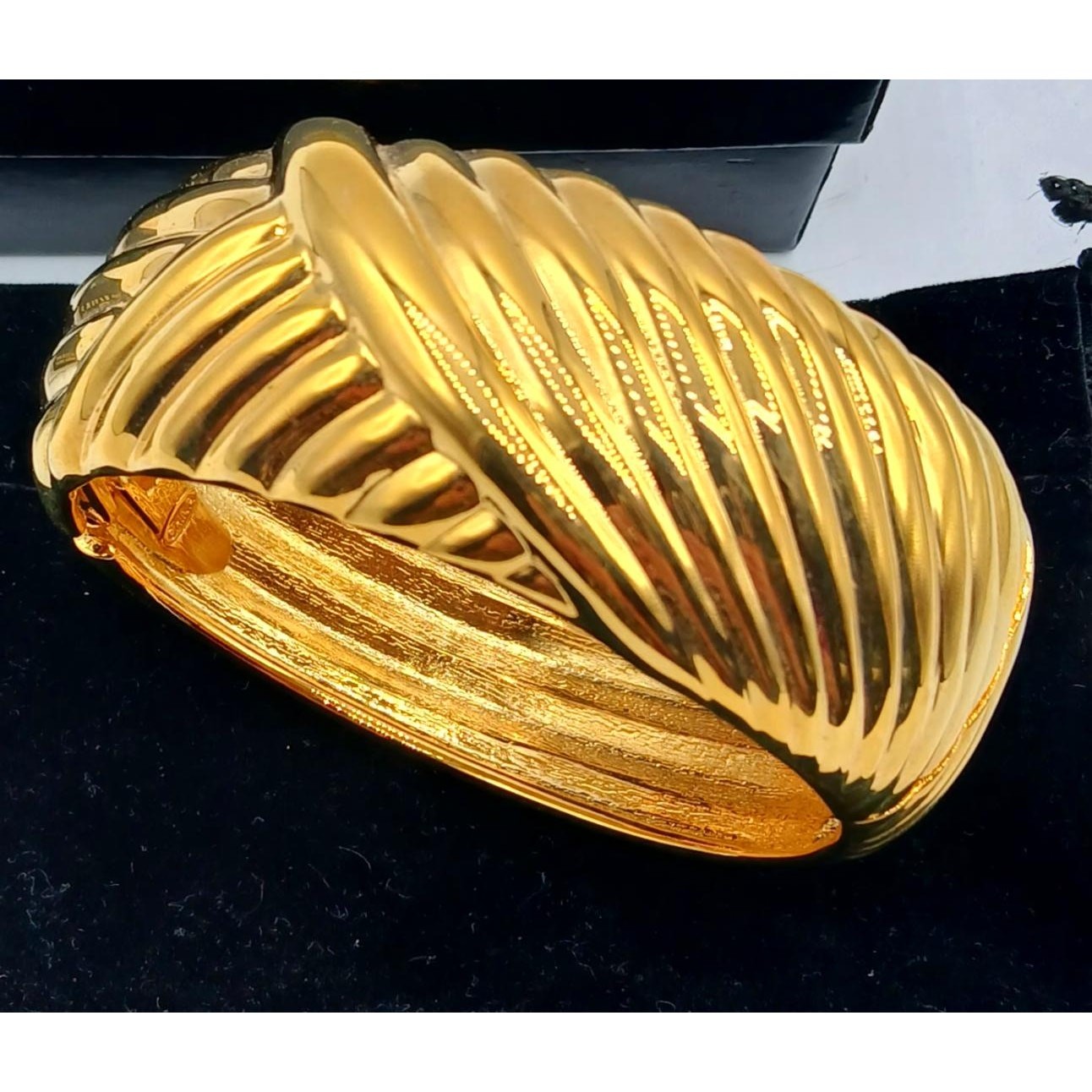 New in Box JOAN RIVERS Signed Hinged Bracelet