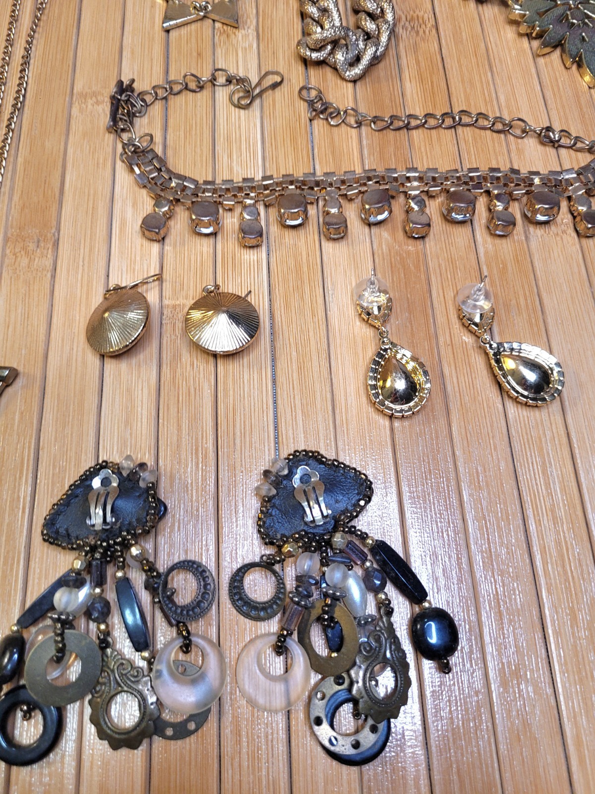 Vintage to Now Jelwery Lot of 25 Estate Sale Mixed Untested And Unsearched