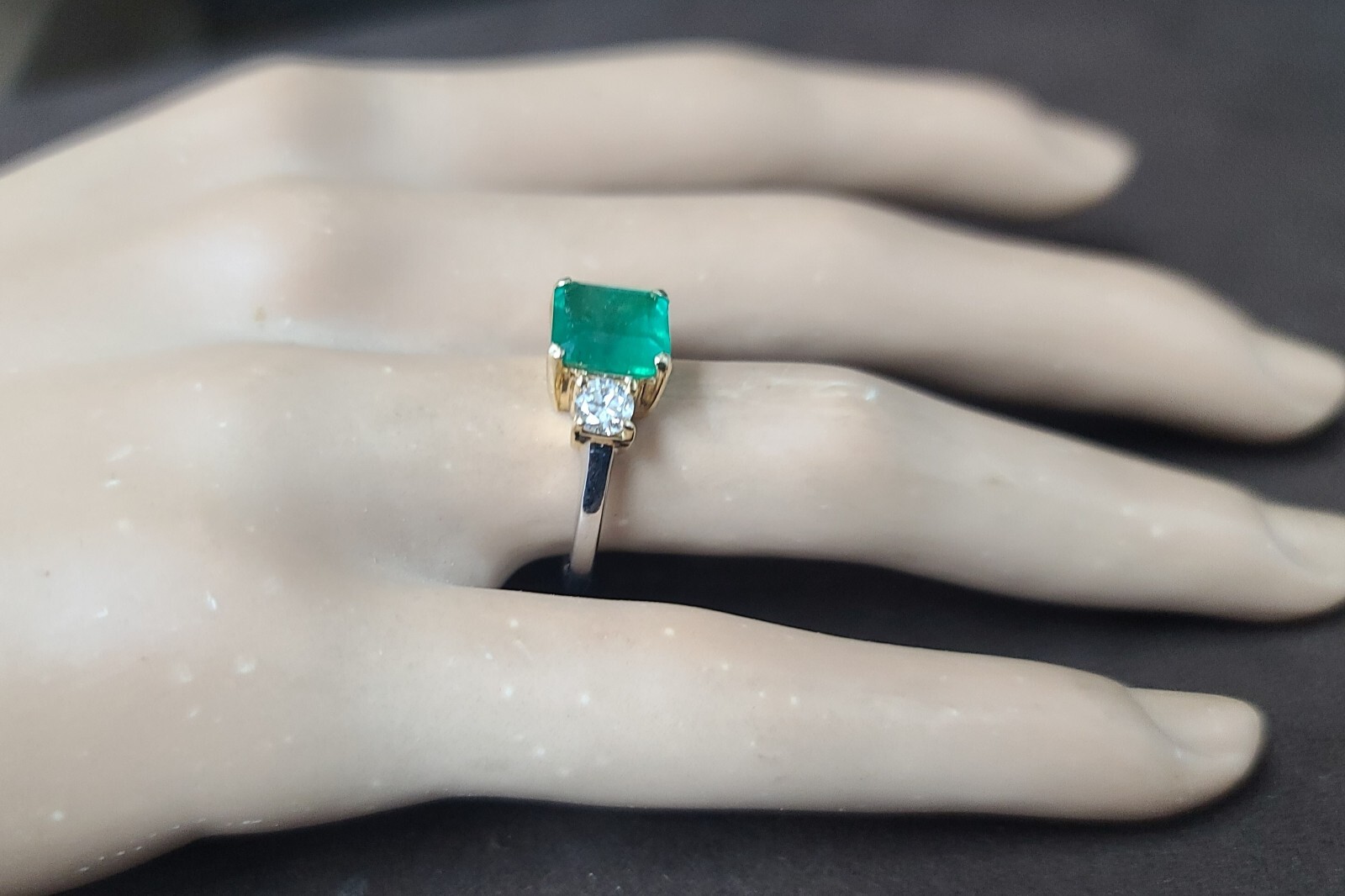 Vintage 14K Gold Engagement Ring 2.21CT. Natural Green Emerald Square Shape