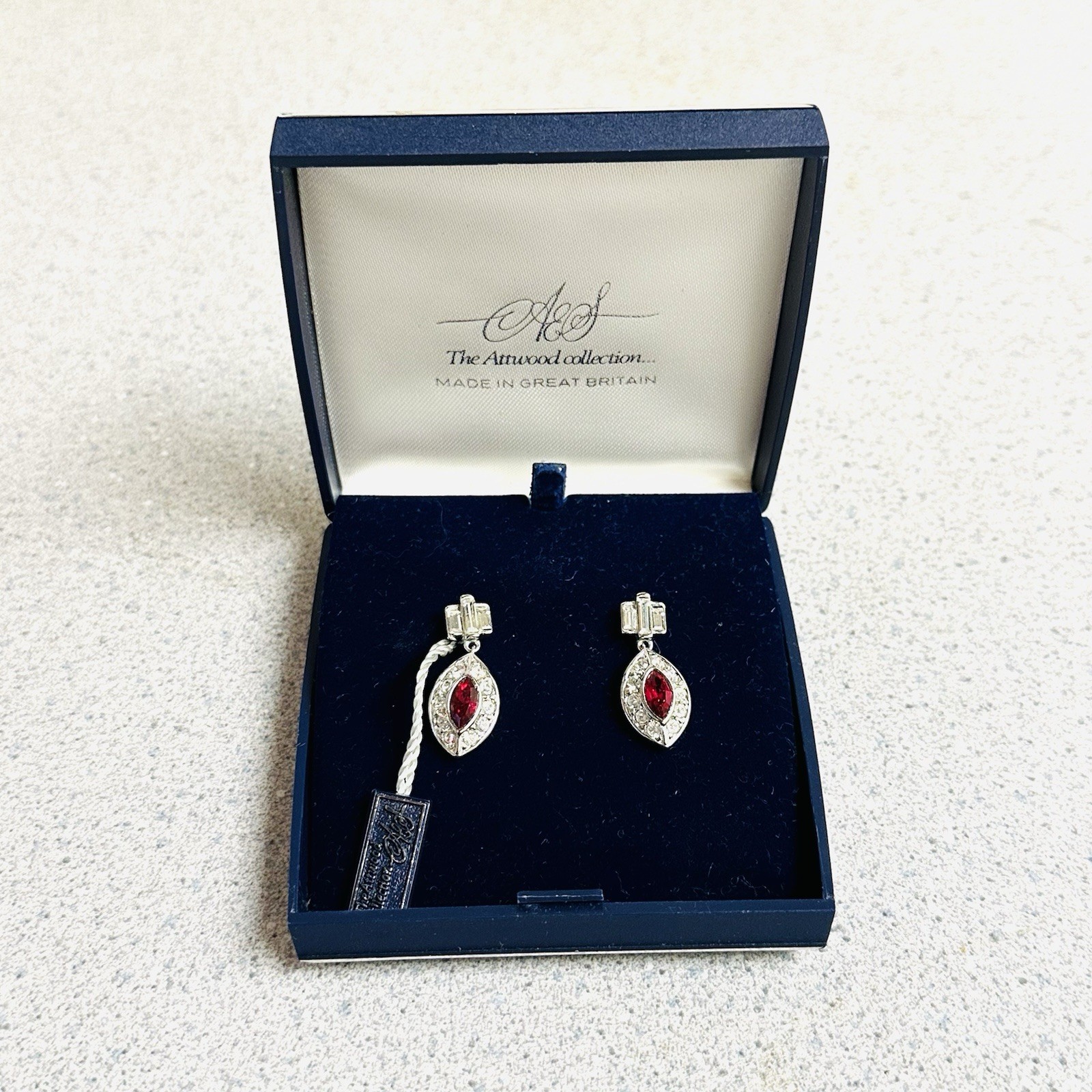 VTG The Attwood Collection Sawyer Great Britain Red Crystals Dangle Earrings 1”