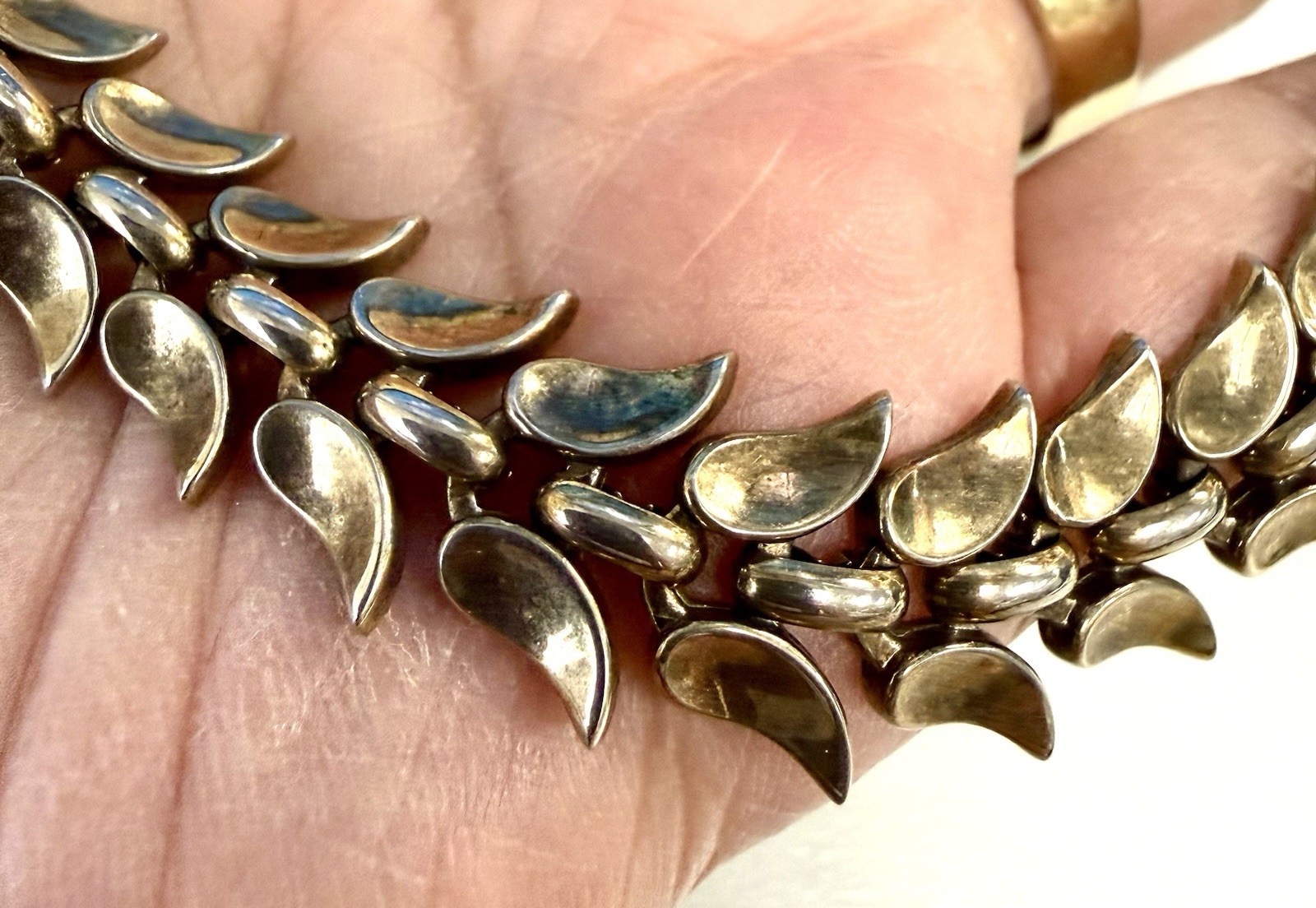 Vintage Signed Trifari Gold Tone Modernist Leaf Link Choker Necklace Mid Century