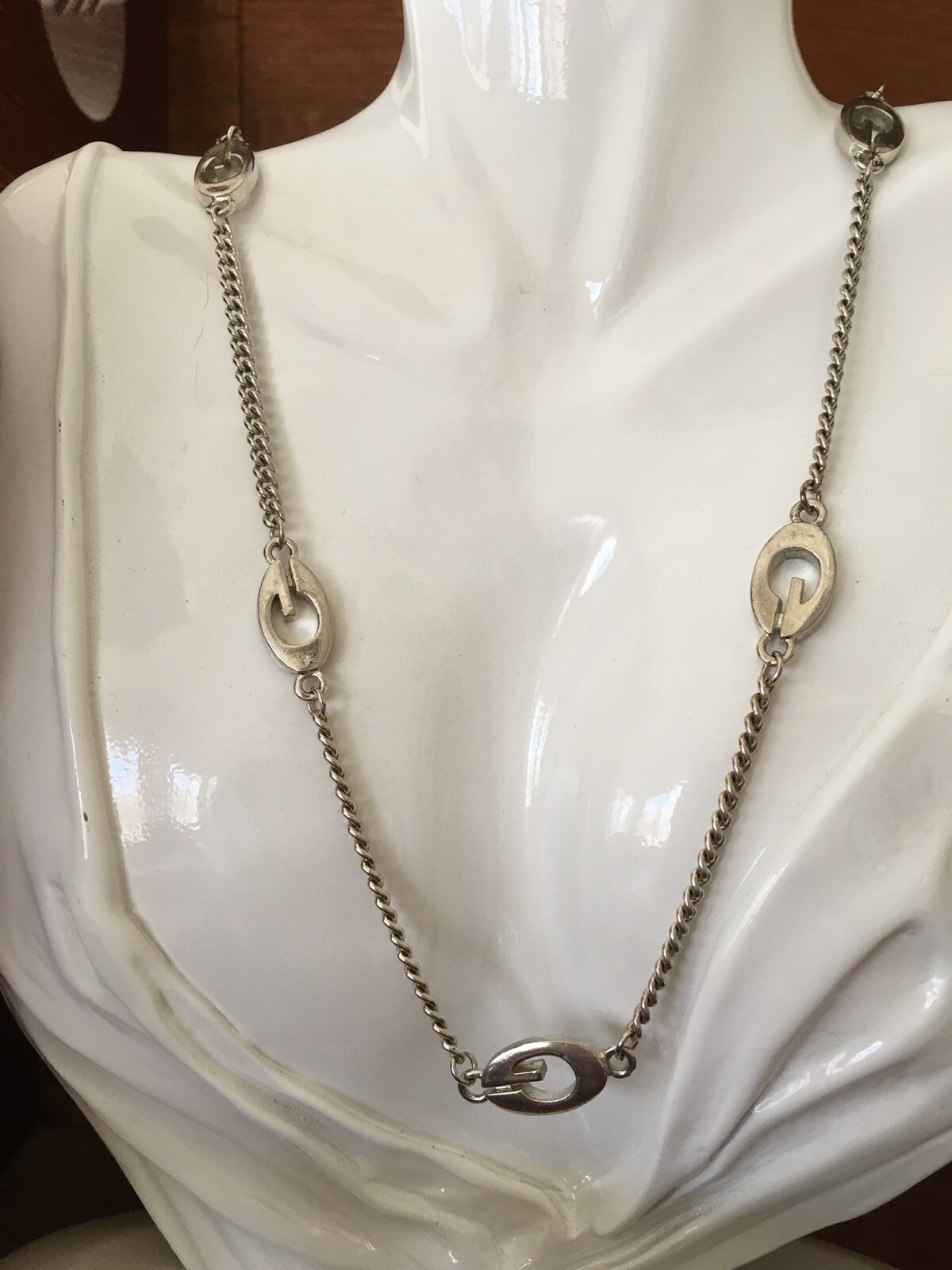 VTG Guess Designer Fashion Necklace Letter G Stations Silver Tone Metal Alloy