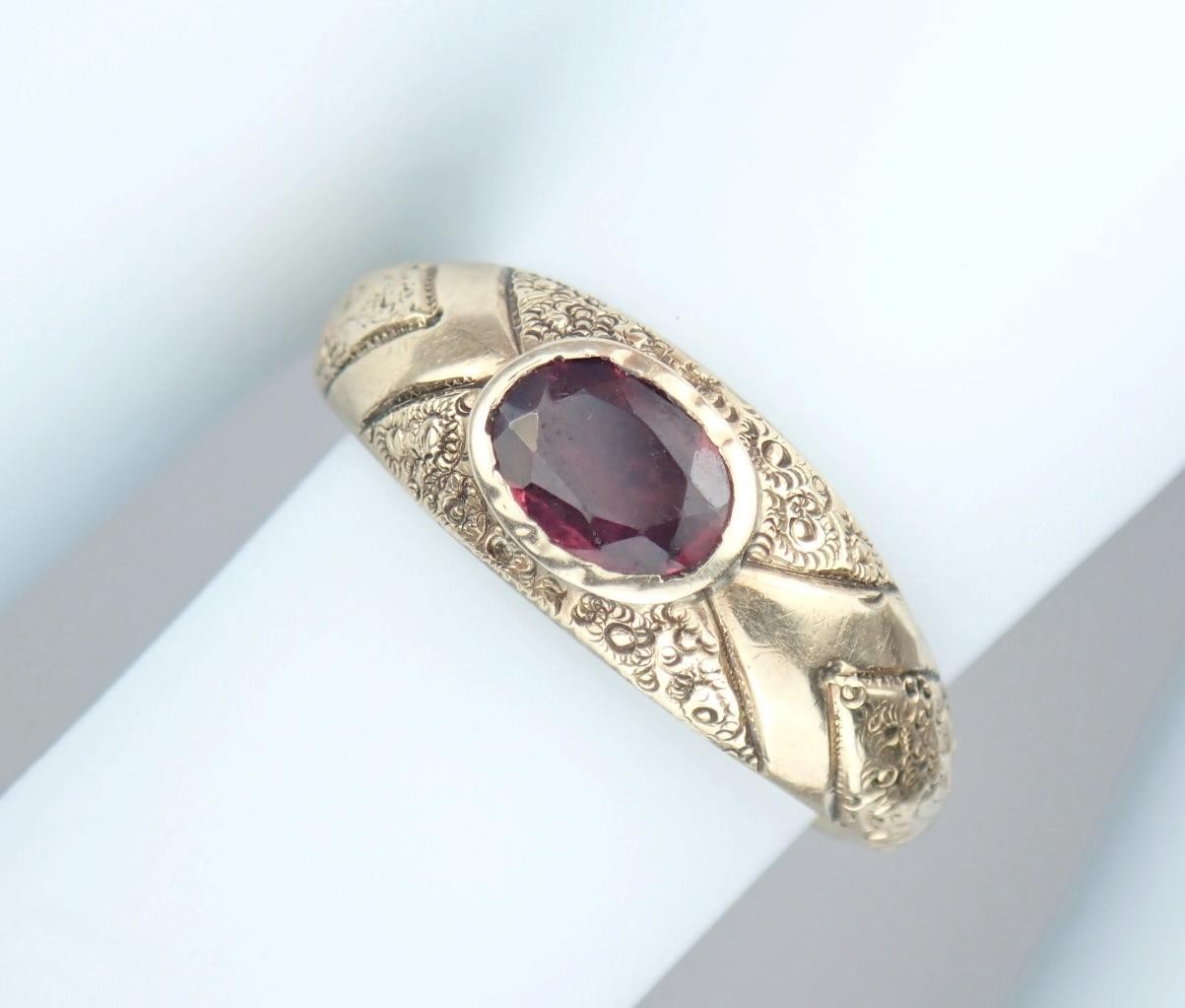 Pretty Antique Victorian Solid 9K Gold Garnet Floral Scroll Band Ring Size 5.25