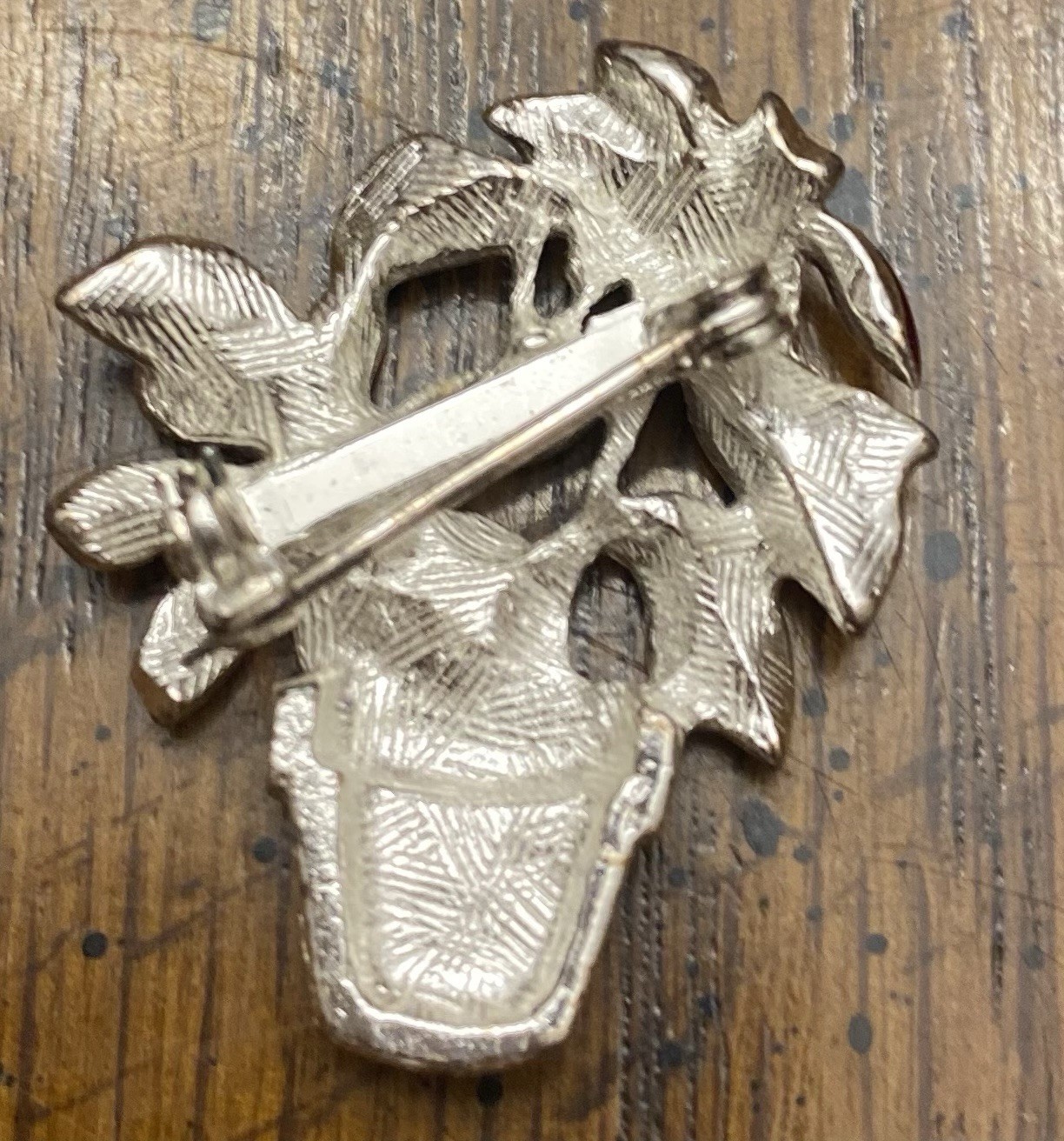 VTG 1 1/8” Silver Tone Potted Poinsettia Plant Christmas Holiday Brooch Pin