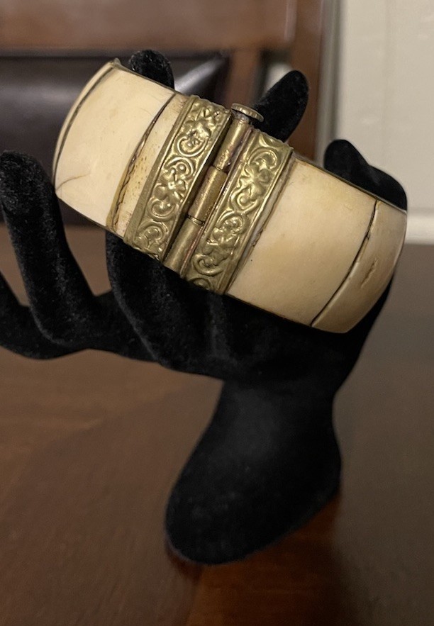 Vintage Brass & Bone Hinged Bracelet Cuff Cream Ivory Color 9.5”