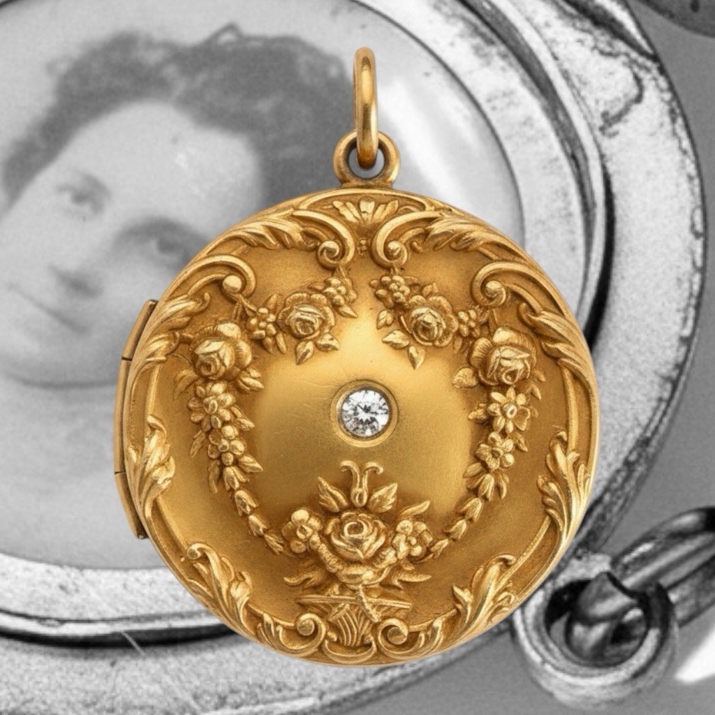 Repoussé Art Nouveau Locket 14kt Gold Filled With Photo Ornate