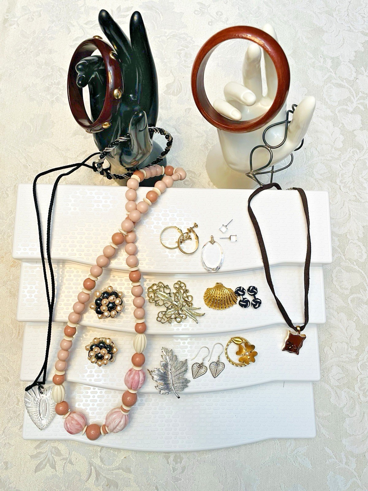 Retro Jewelry Lot 17 Pc – Necklaces Earrings Bracelets Brooches Pendants Cuff