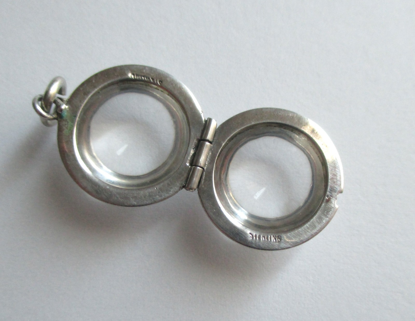 3/4in SMALL VINTAGE STERLING SILVER GLASS ORB LOCKET CHARM POOLS OF LIGHT STYLE