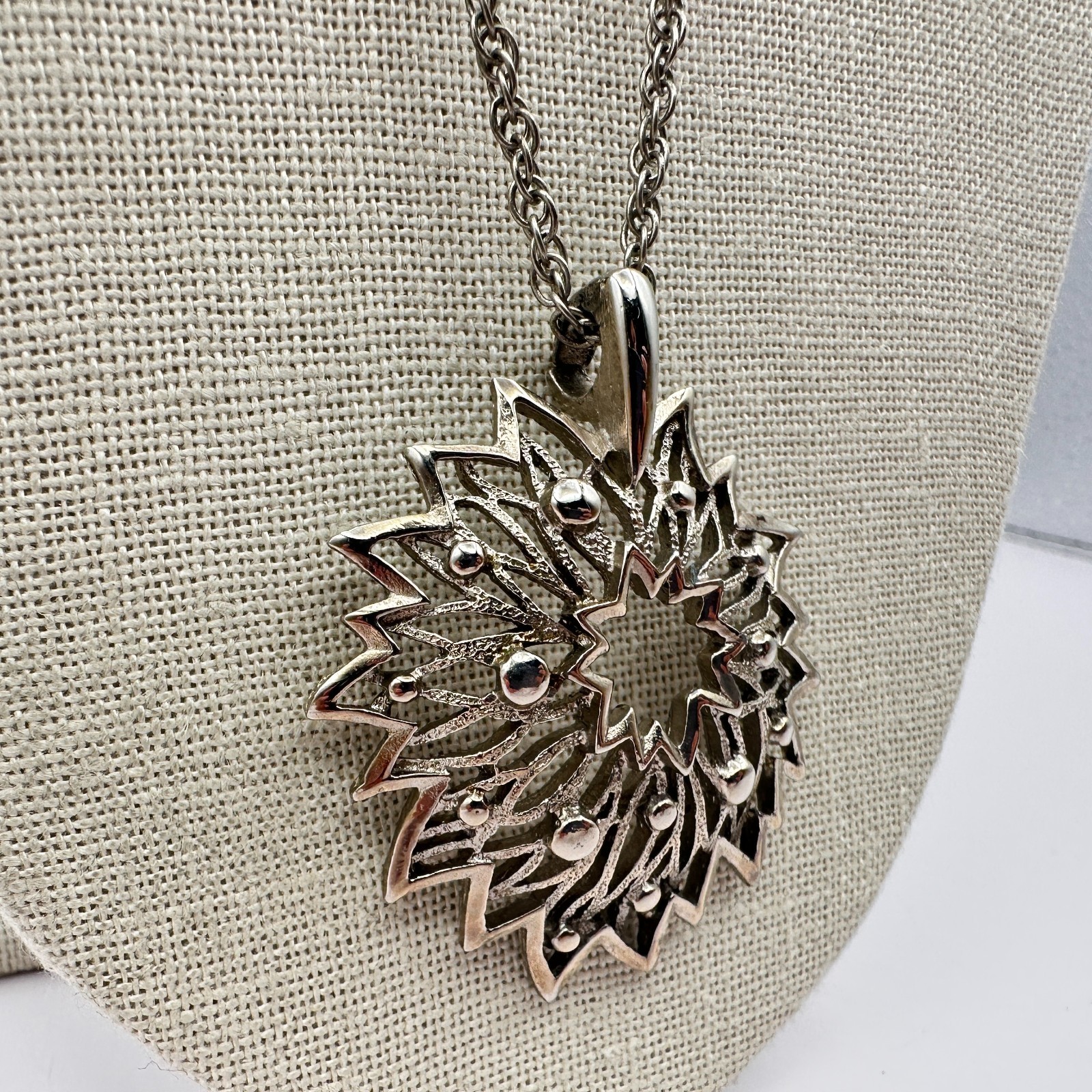Vintage 90s Silver Tone Rope Chain Sunburst Pendant Necklace Women’s Jewelry