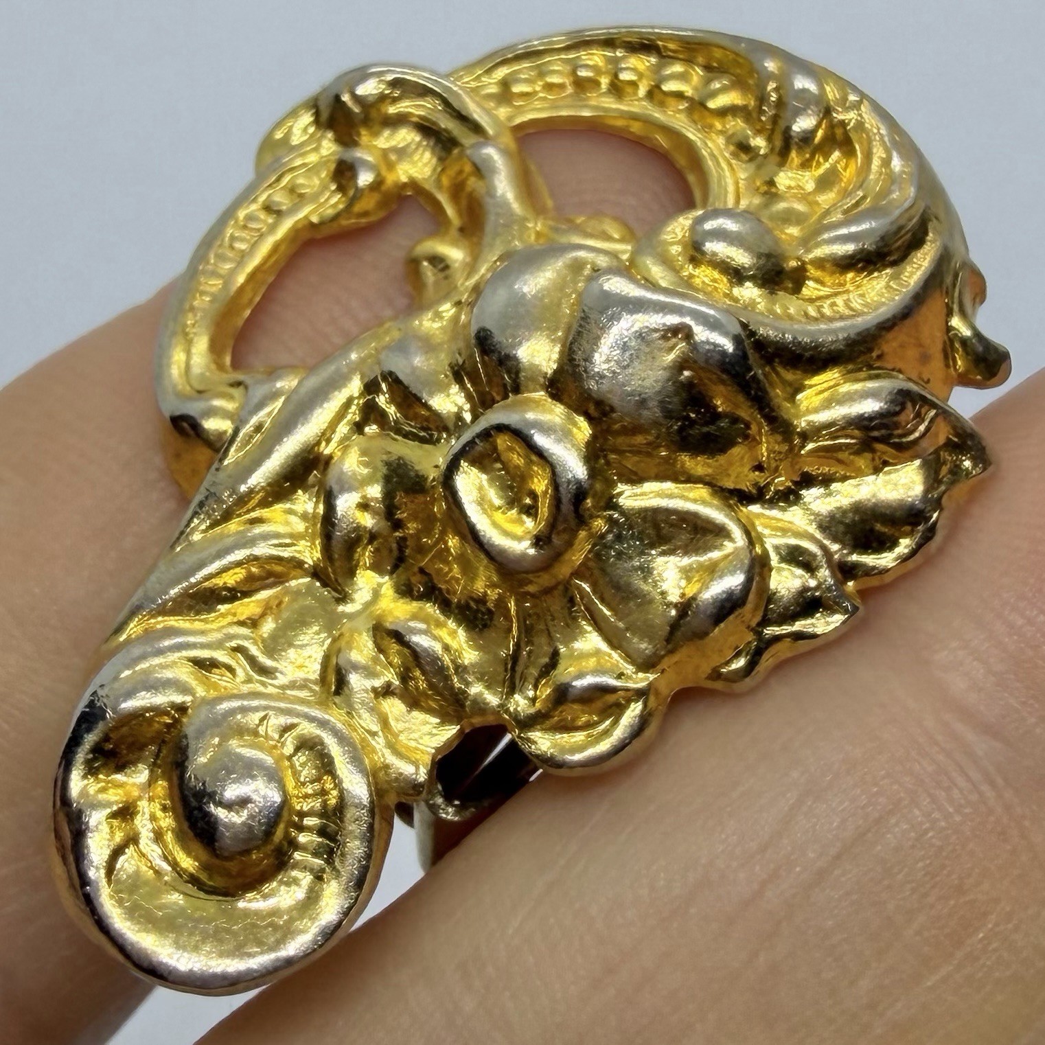 Vtg Art Nouveau Goldtone Scrollwork Statement Floral Earrings Clip-on Huggie