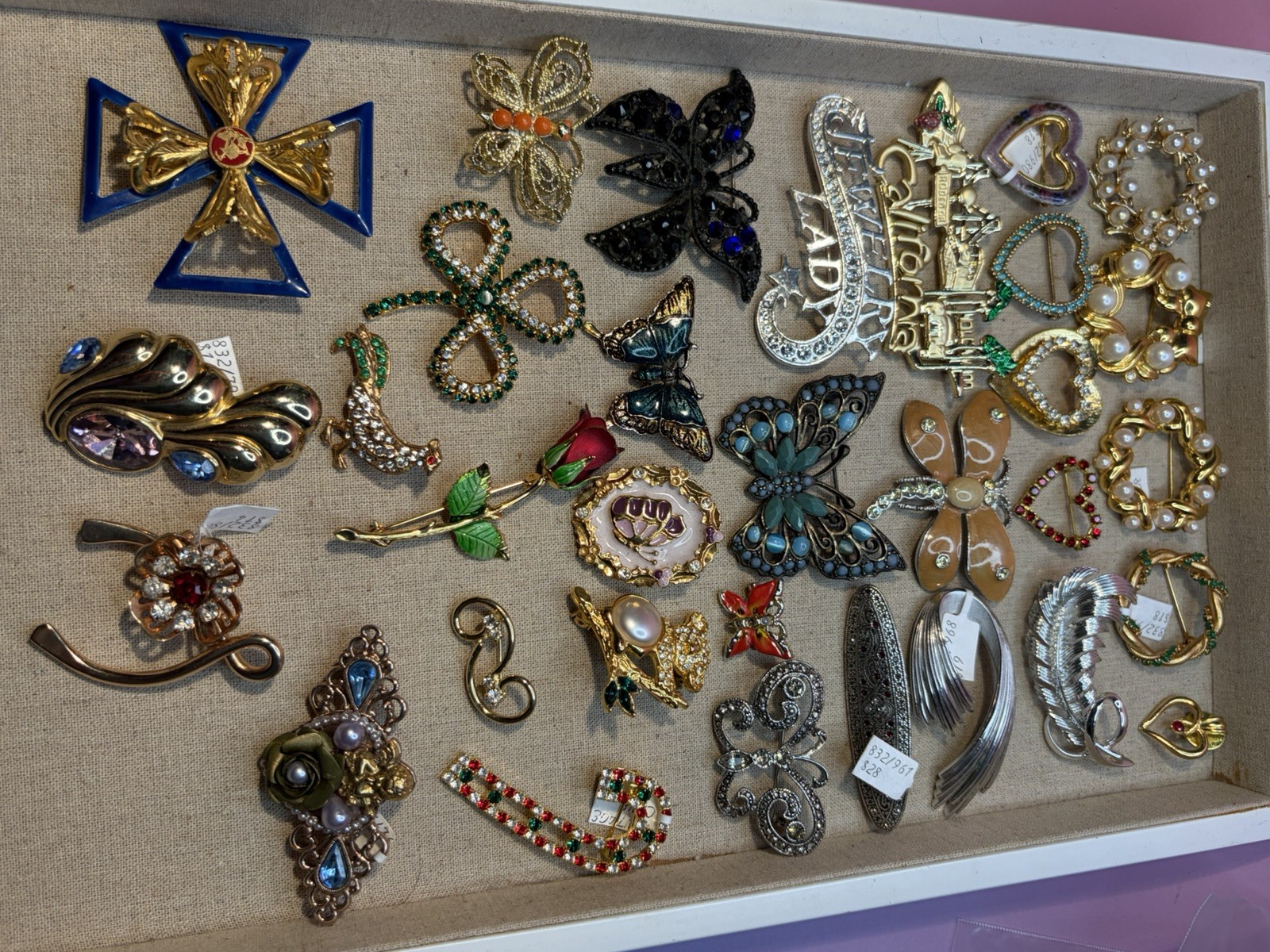 CLEARANCE 65+ Luxury Lot of Vintage and Used Brooches/pendants several Signed