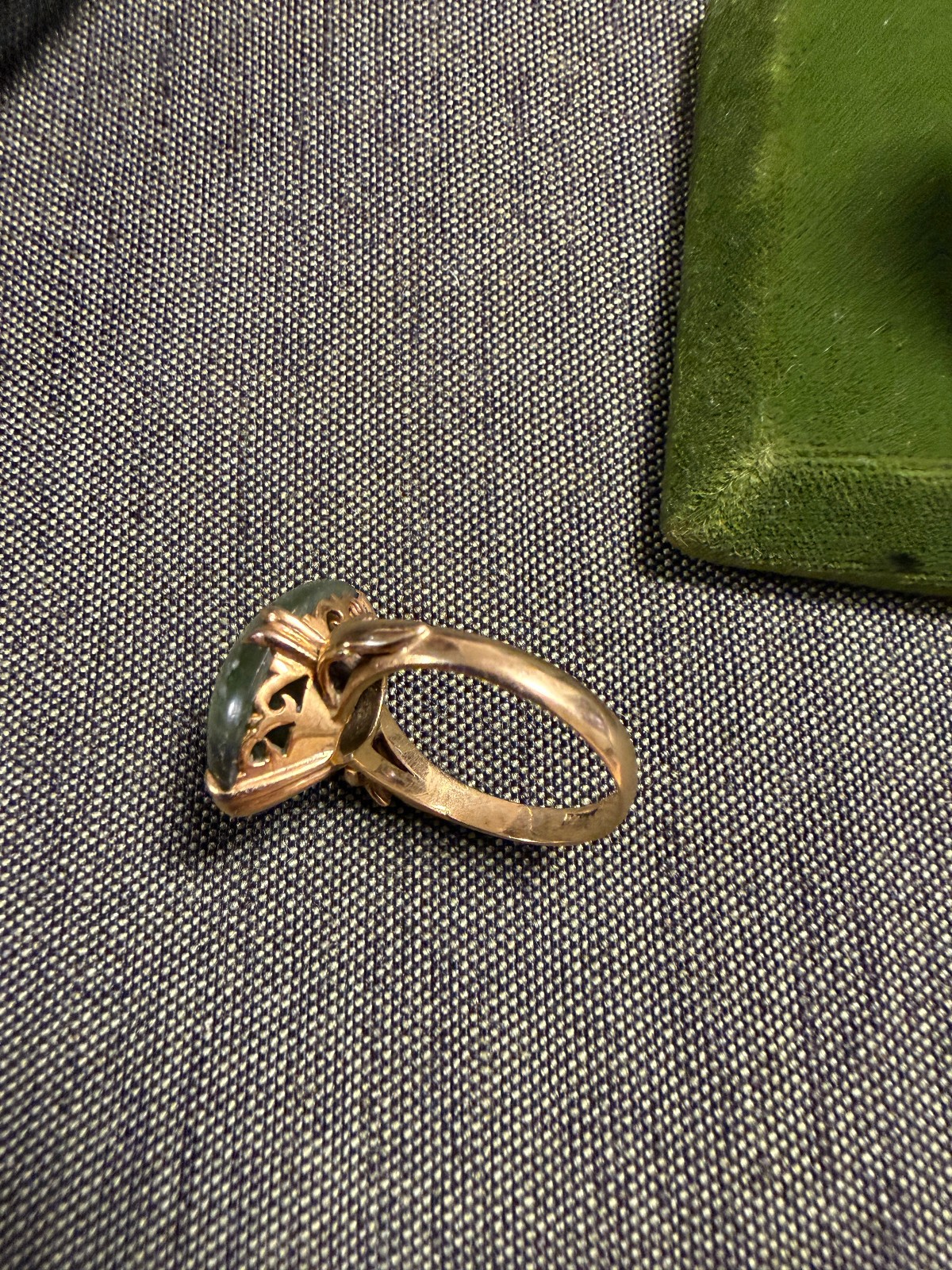 Vintage SOLID 14KT Gold Stamped Jade Ring Size 7.5 4.53g New Old Stock!