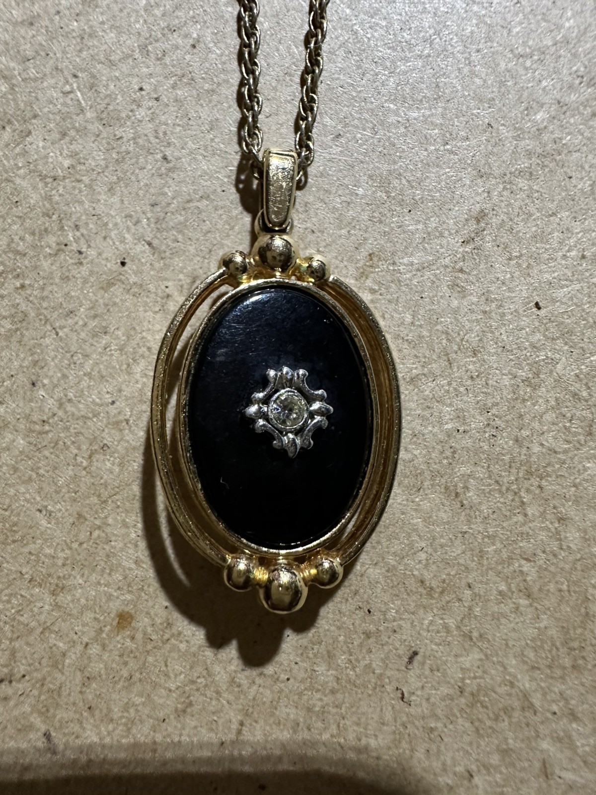 Vtg Avon Necklace 1983 Victorian Reversible Pendant Faux Black Onyx 21 in Chain