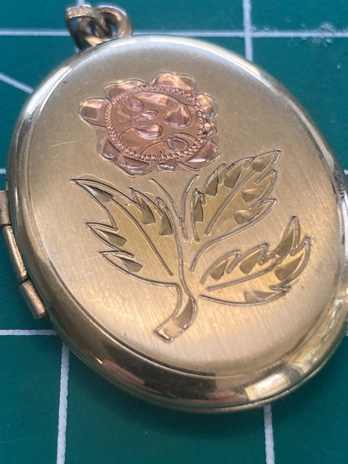 Vintage Locket 14K Gold Filled Etched Flower Pendant Oval