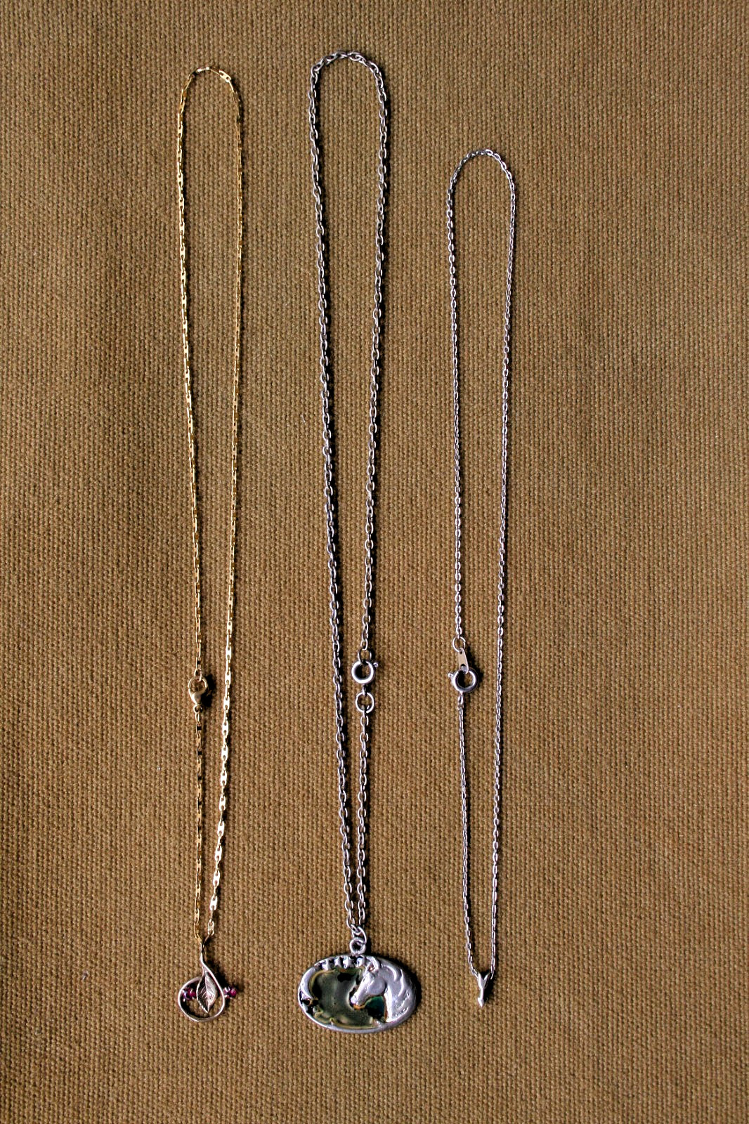 Vintage “PENDANT CHAIN NECKLACES” !
