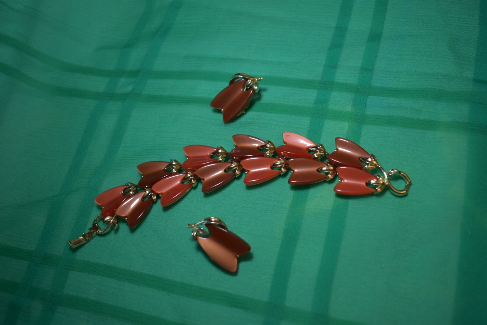 VTG. Lisner Red Thermoset Bracelet And Clip on Earrings Set