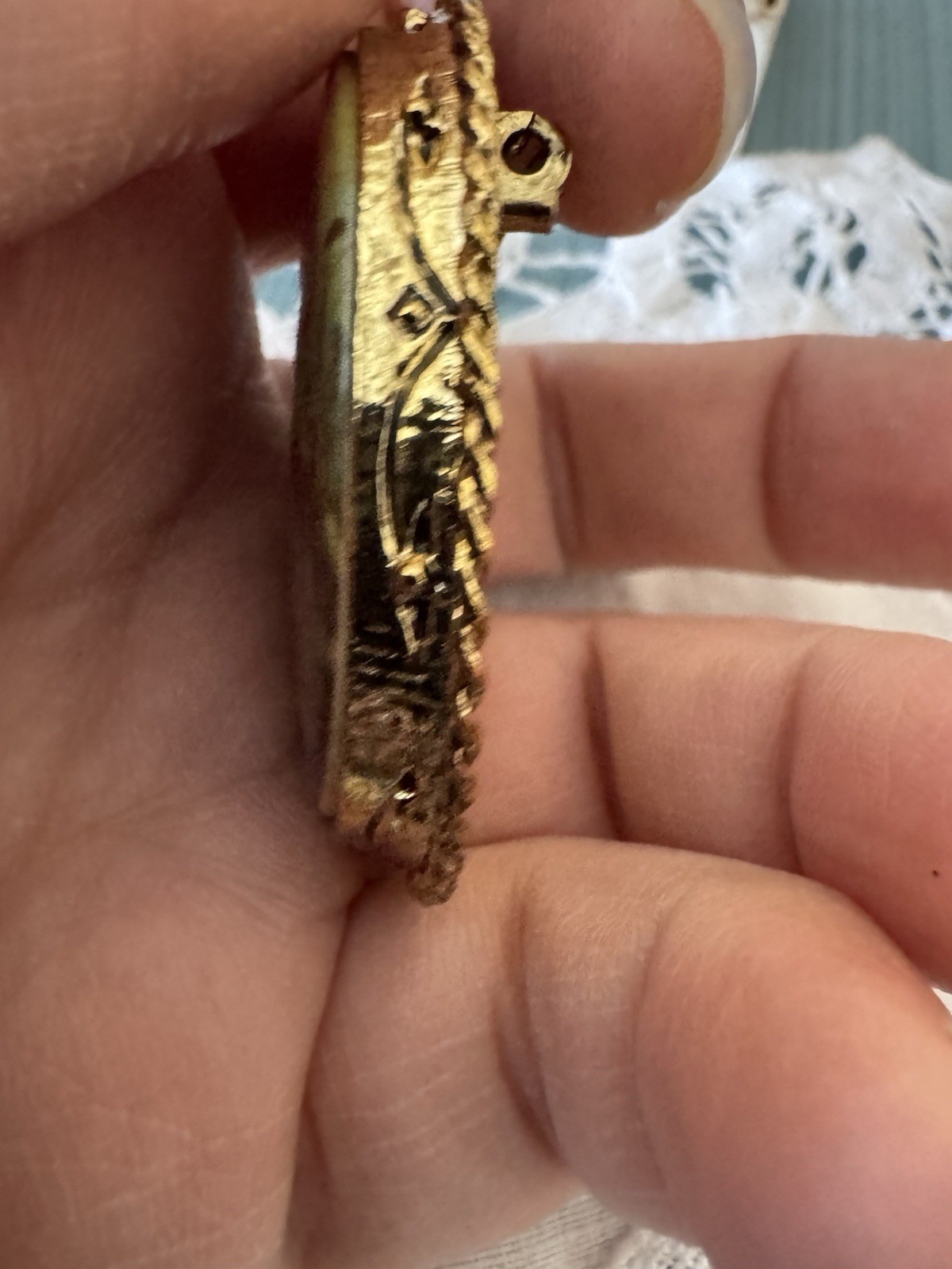 Vintage Gold Tone Patriotic Oval Brooch Pin 2 in Fashion Unisex Adults
