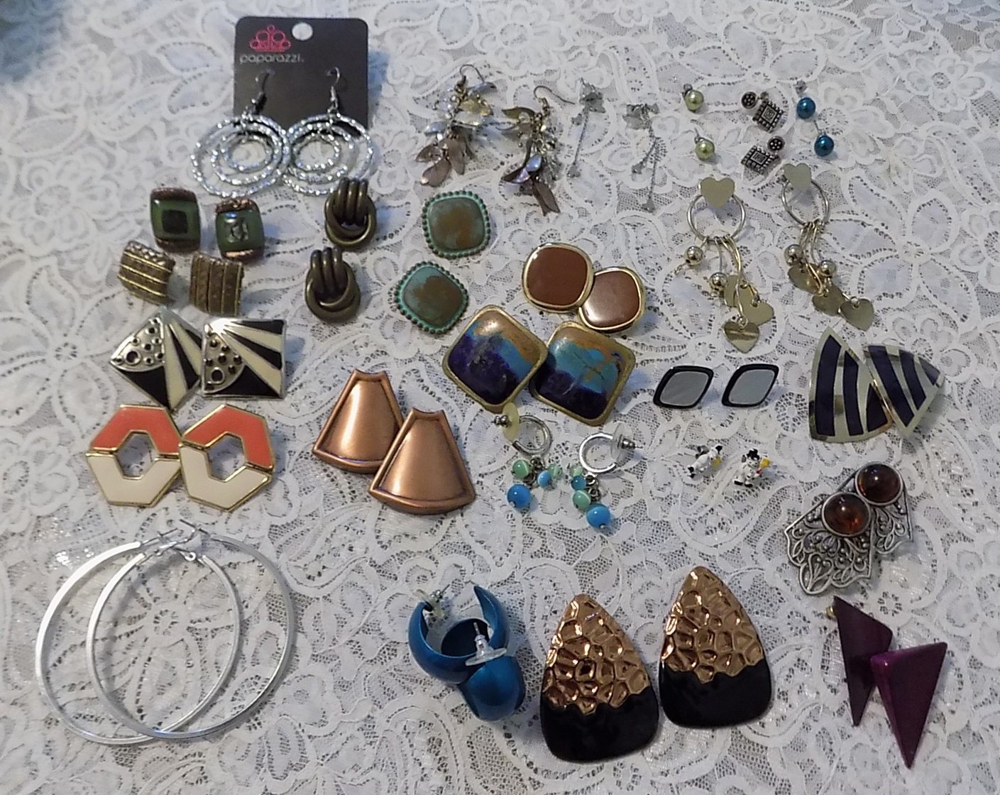 HUGE LOT OF VINTAGE TO CONTEMPORARY PIERCED EARRINGS GREAT VARIETY!