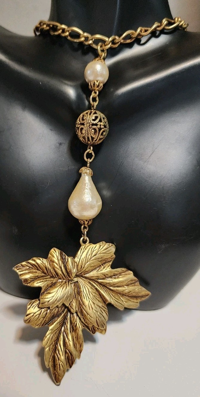 Vintage 90’s Brasstone LEAF & Faux Pearl Pendant 30″ Adjustable Opera Necklace