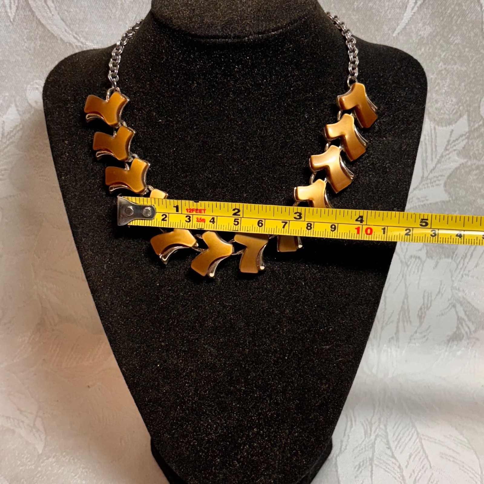 NECKLACE vintage thermoset lucky 7s golden brown silvertone metal hook unsigned