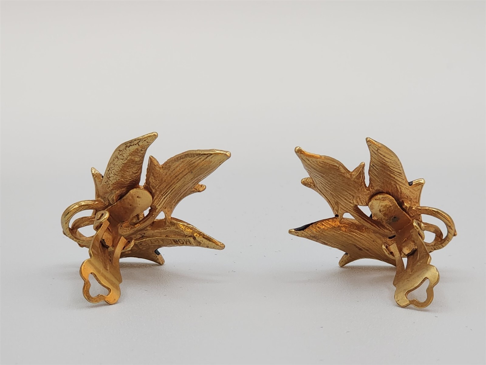 Vintage Mode Art Black & Gold Tone Leaf Bracelet, Brooch, Clip Earrings Set