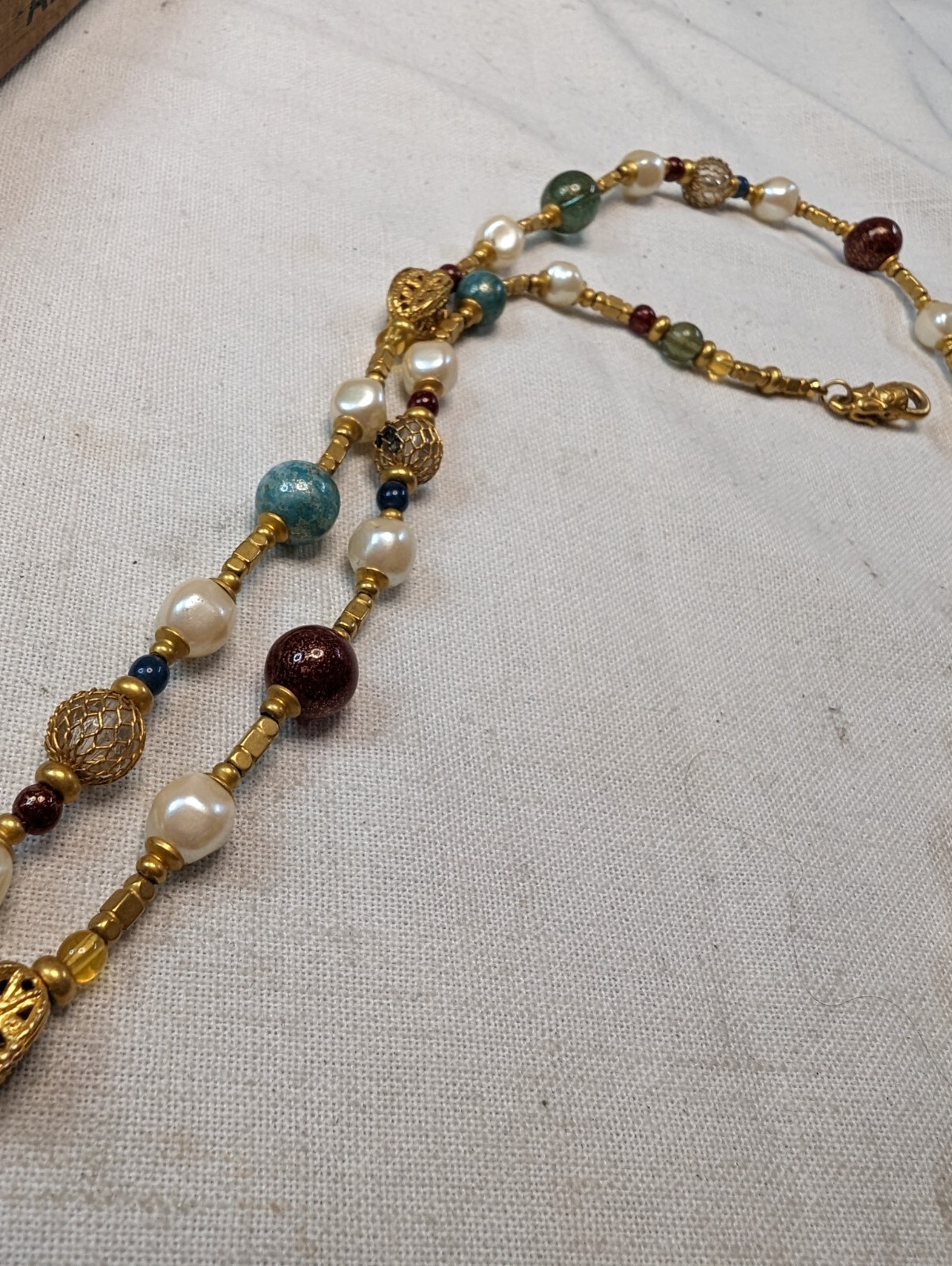 Vintage Necklace – Polished Stone Beads – Gold Tone Fashion Necklace 20 In