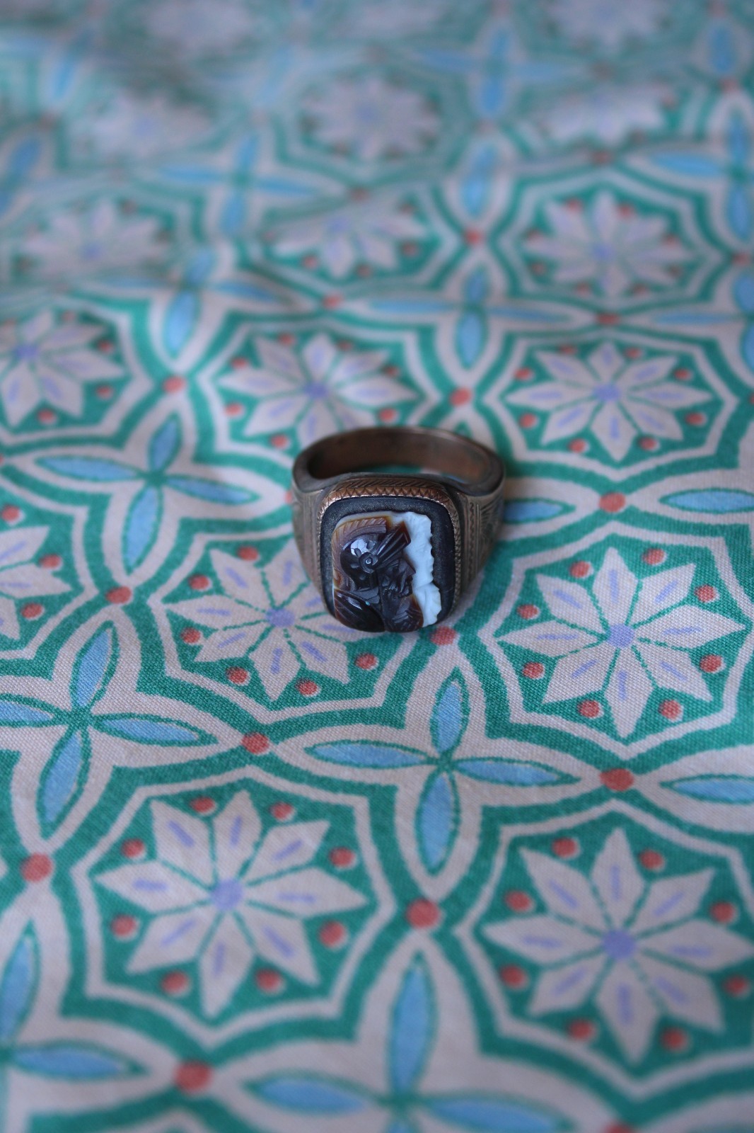 Edwardian MAN’S 12K CARVED SARDONYX CAMEO CENTURION RING