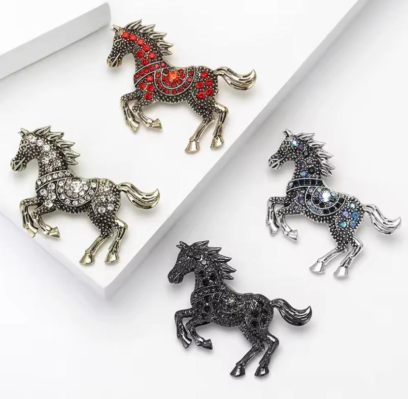 Vintage Red Crystal Horse Brooch Pin Antique Gold Tone Rhinestone Animal Jewelry