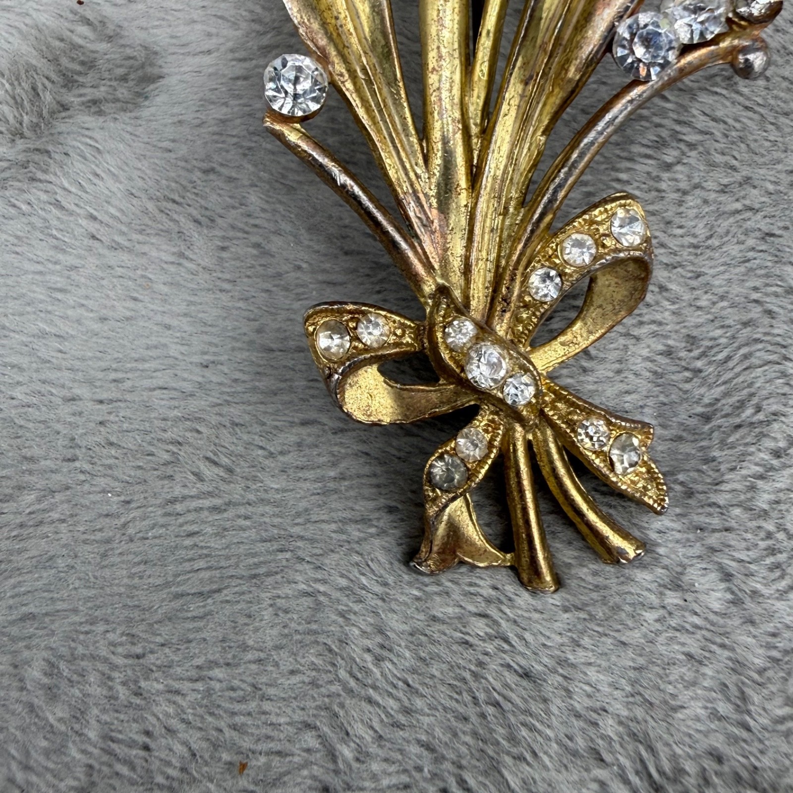 Vintage Pot Metal Rhinestone Brooch Gold Tone Flower READ
