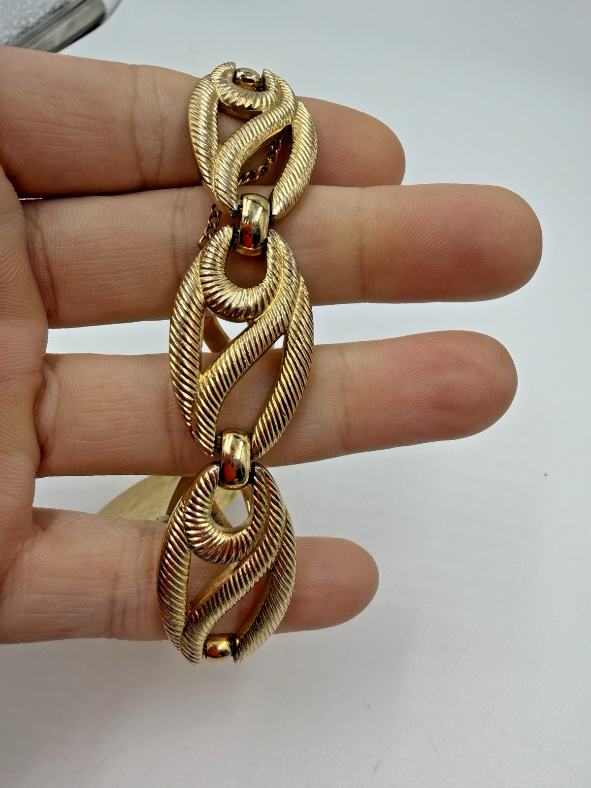 Vintage Bracelet Monet Textured Oval Chain Link Goldtone As IS 8 in Charm H1