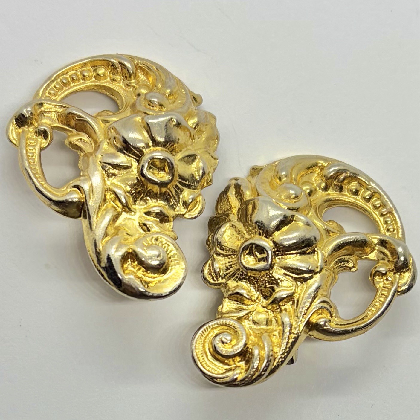 Vtg Art Nouveau Goldtone Scrollwork Statement Floral Earrings Clip-on Huggie