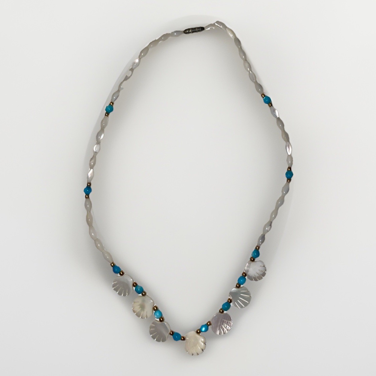 Mother of Pearl Choker Necklace. Summer Vibes. Beautiful. Vintage Jewelry.