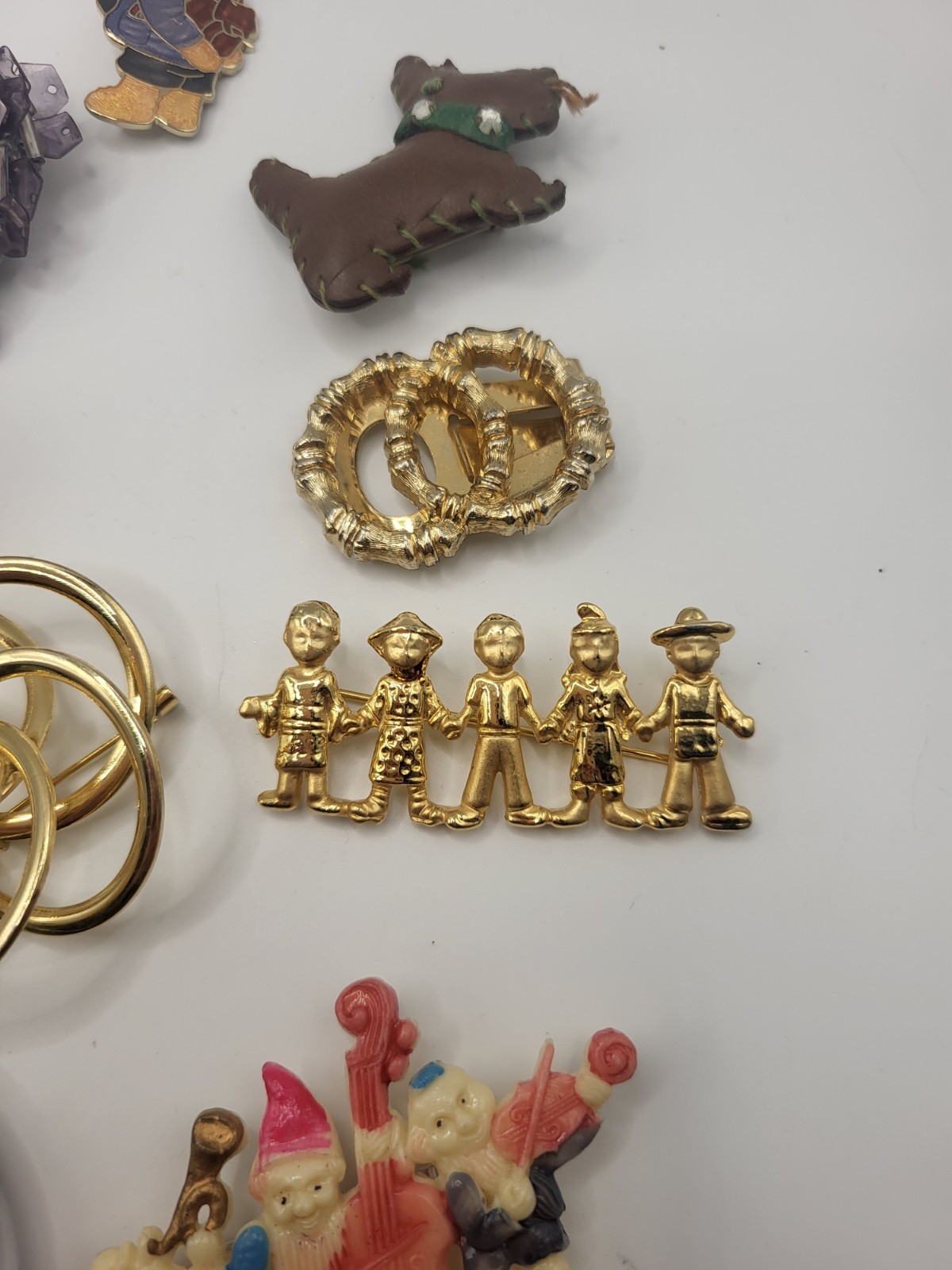 17 Piece Lot Vintage Brooch Pins Mixed Media Unisex