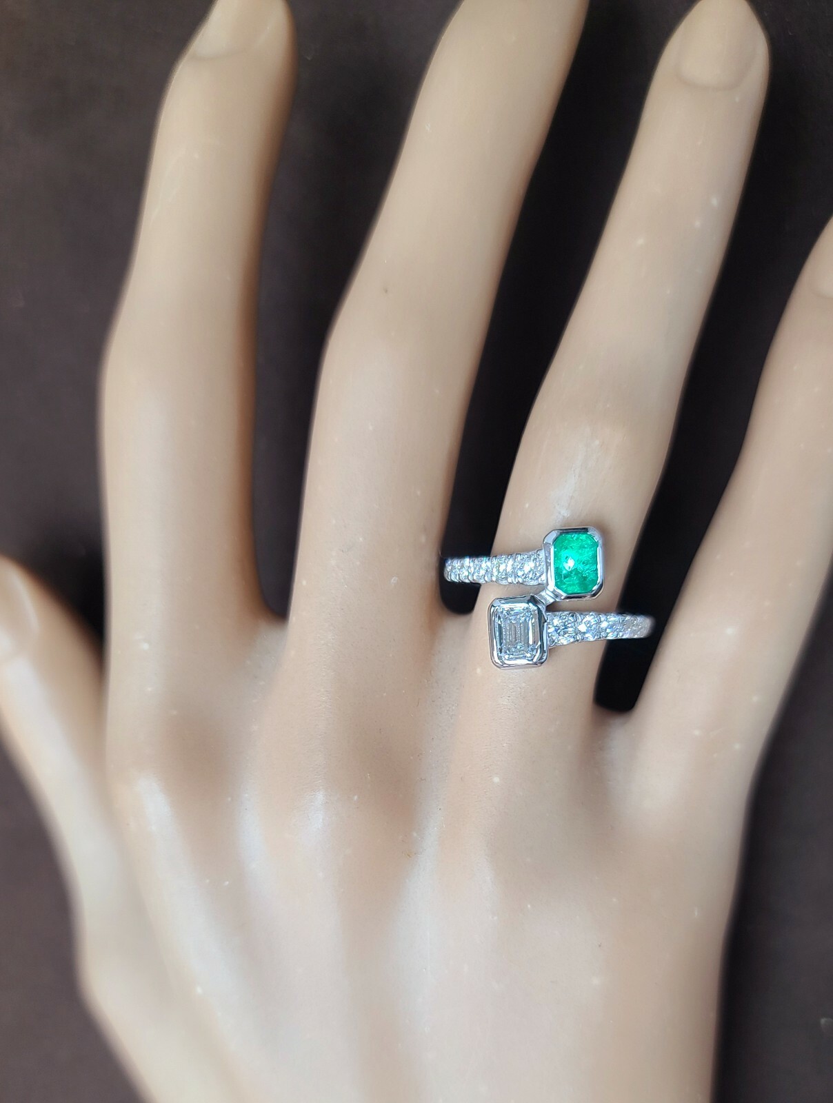 14k White Gold toi et moi ring 0.82CT. Diamond Natural Green Emerald