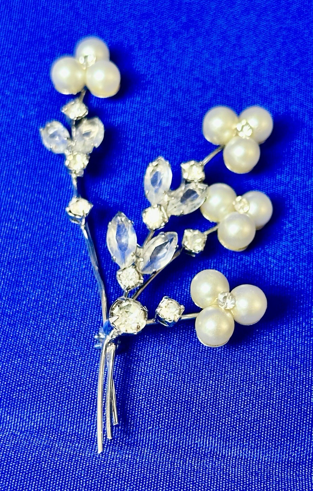 Floral Spray Silver-tone Stems Clear Rhinestones & Faux Pearl Flower Tips Brooch