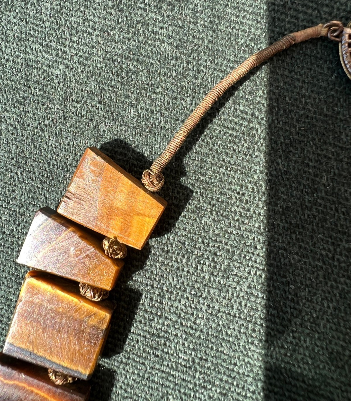 16.5″ Tiger’s Eye Hand Knotted Fan Necklace with Unknown Metal Clasp 63 grams