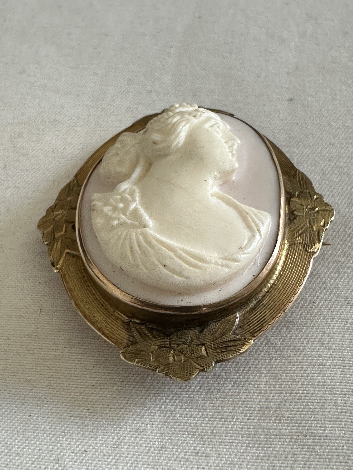 Antique 10K Gold Pink Shell Cameo Brooch Pendant Engraved Gorgeous