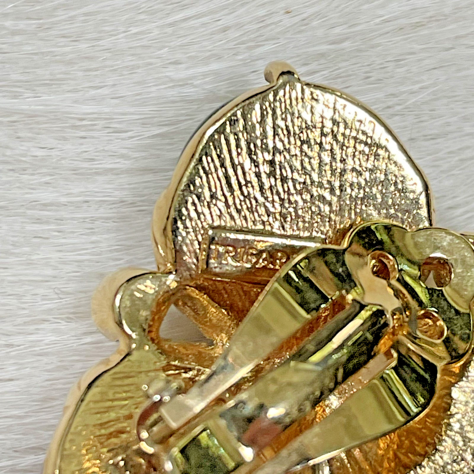 TRIFARI VTG Gold Tone Ruby Sapphire Emerald Cabochon & Crystals Clip On Earrings