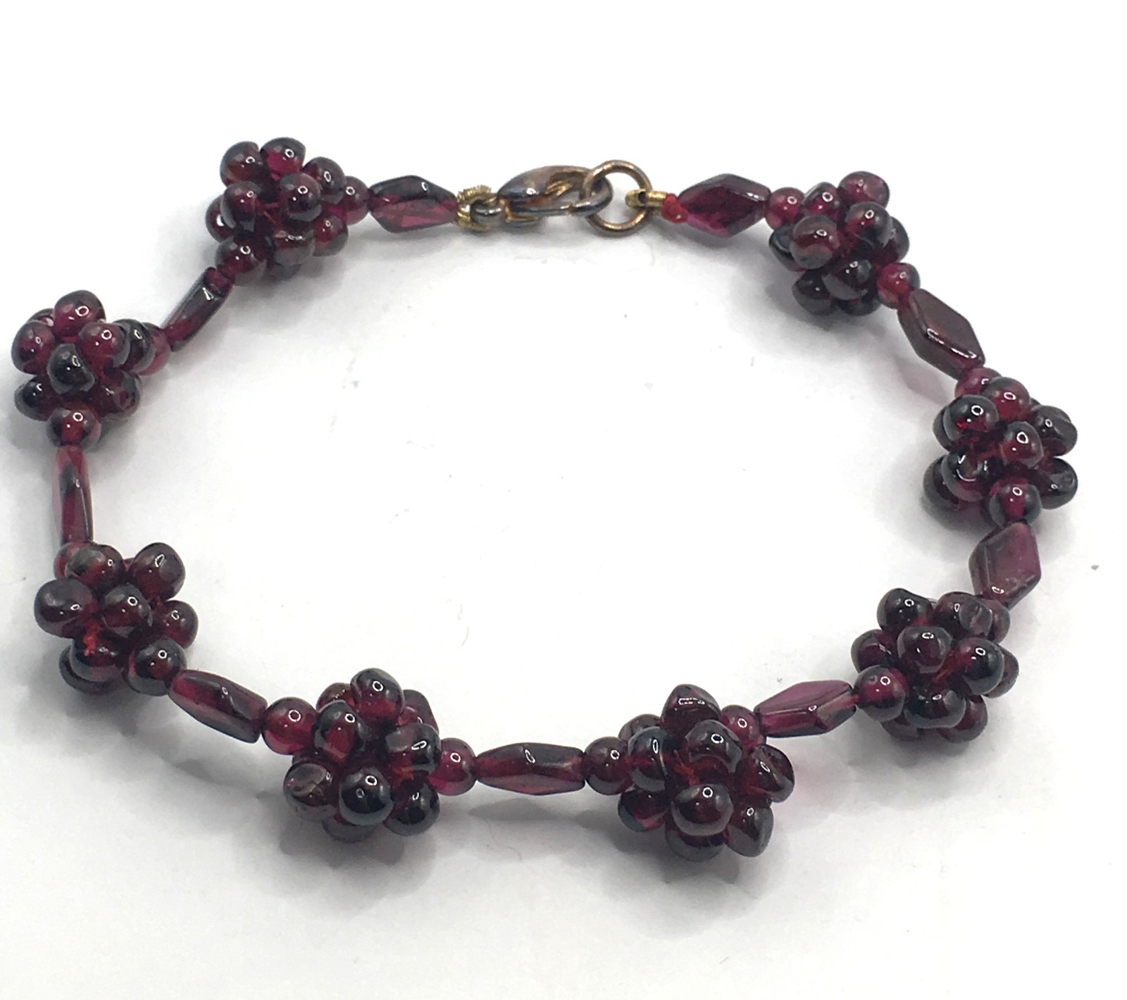 NICE DARK RED GARNET BEAD CLUSTERS BRACELET! EASY TO USE CLASP, LOVELY BEADS!