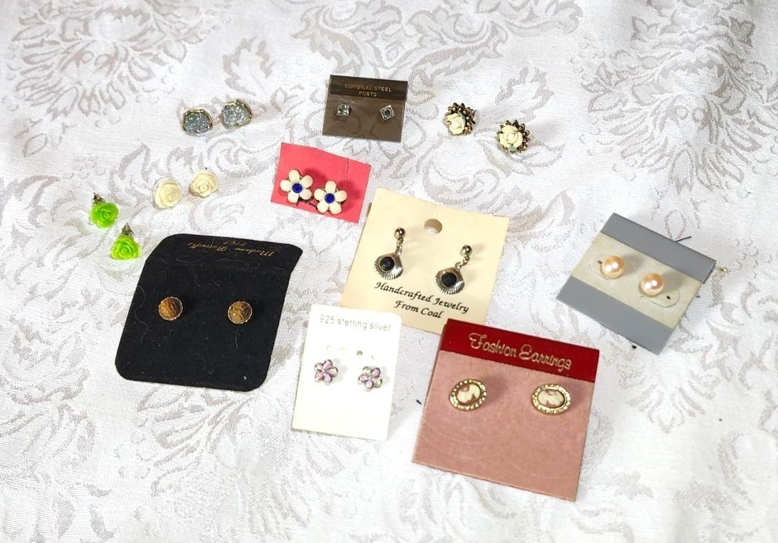 11 Pairs Of Vintage Style Earrings Mixed Materials & Designs Dainty Pierced Styl