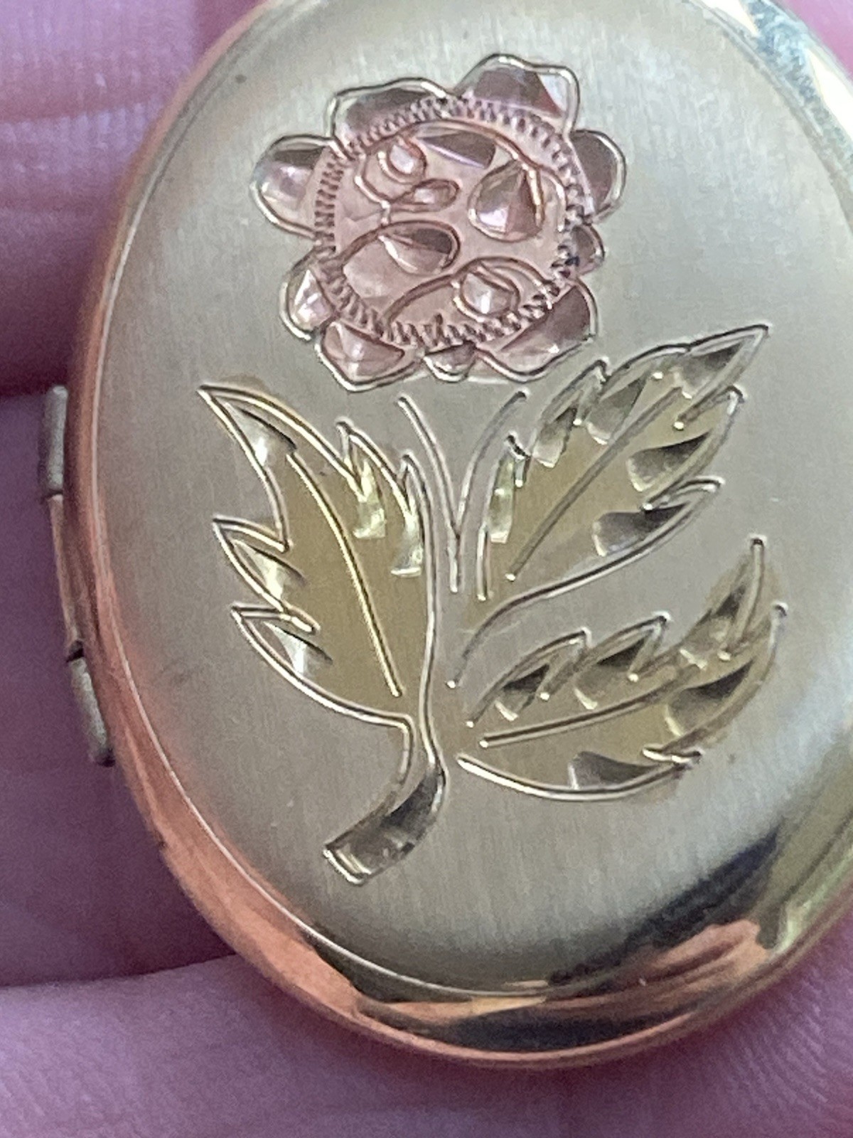 Vintage Locket 14K Gold Filled Etched Flower Pendant Oval