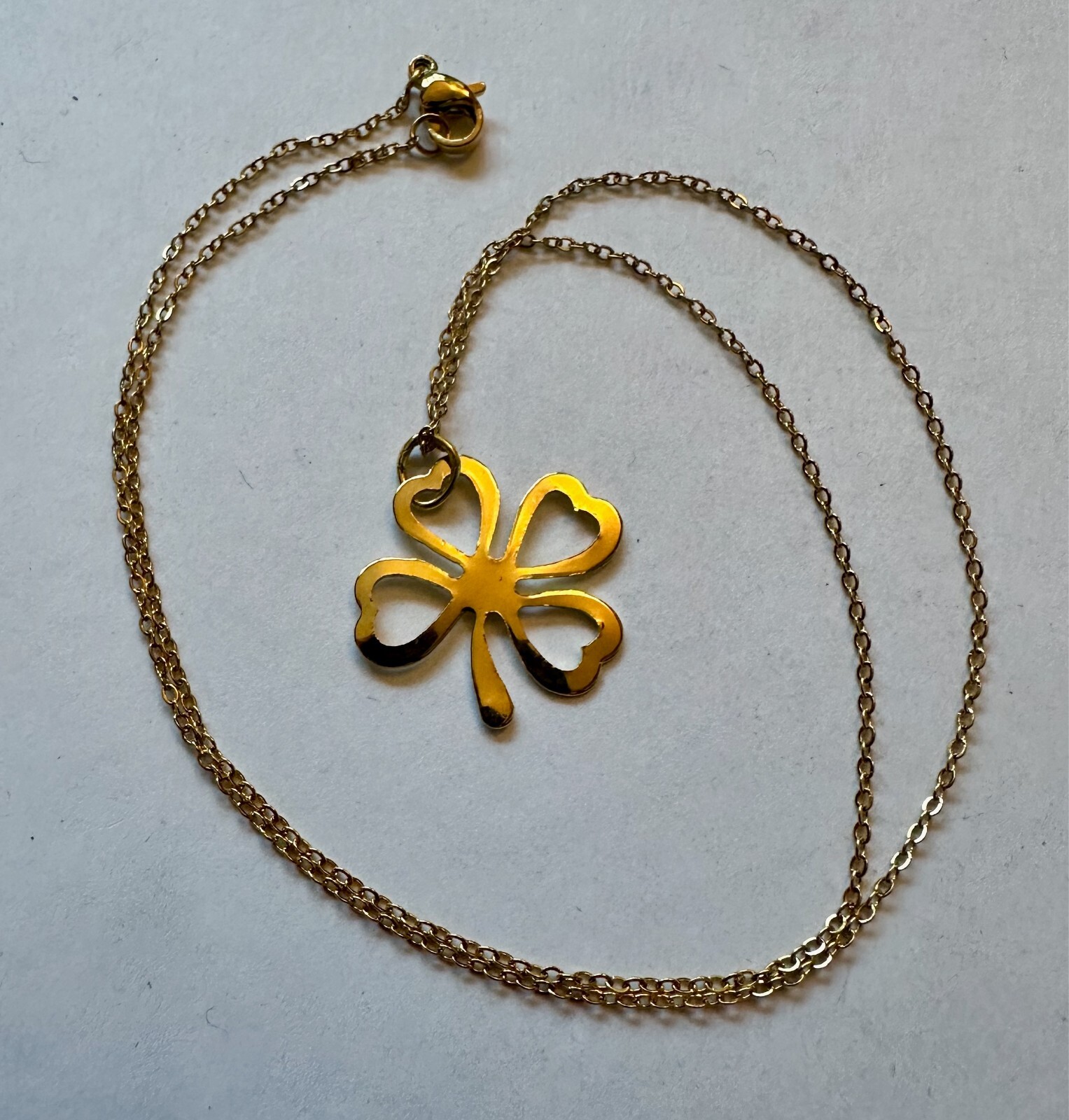 Vintage shamrock 4 four leaf clover gold tone charm pendant 1 ” necklace 18″ GP