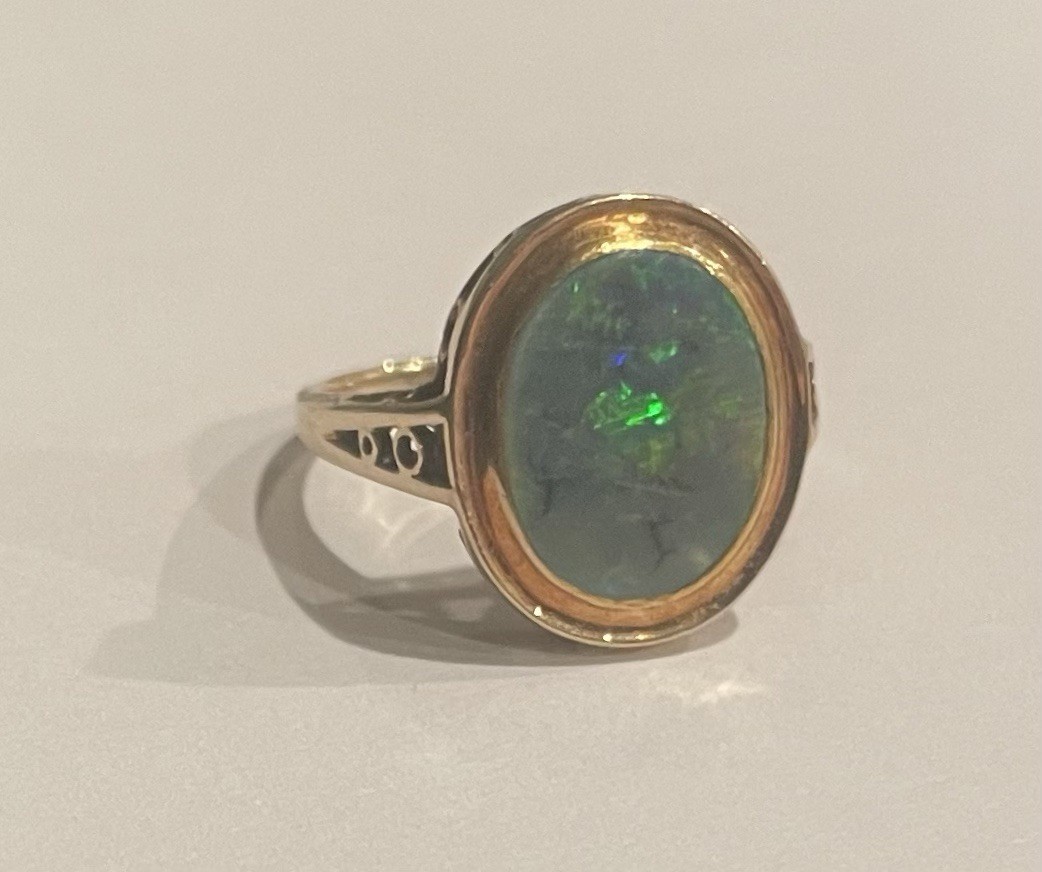 Vintage Opal Blue Green Orange Oval 14K Yellow Gold Bezel Set Ring 4.05 grams