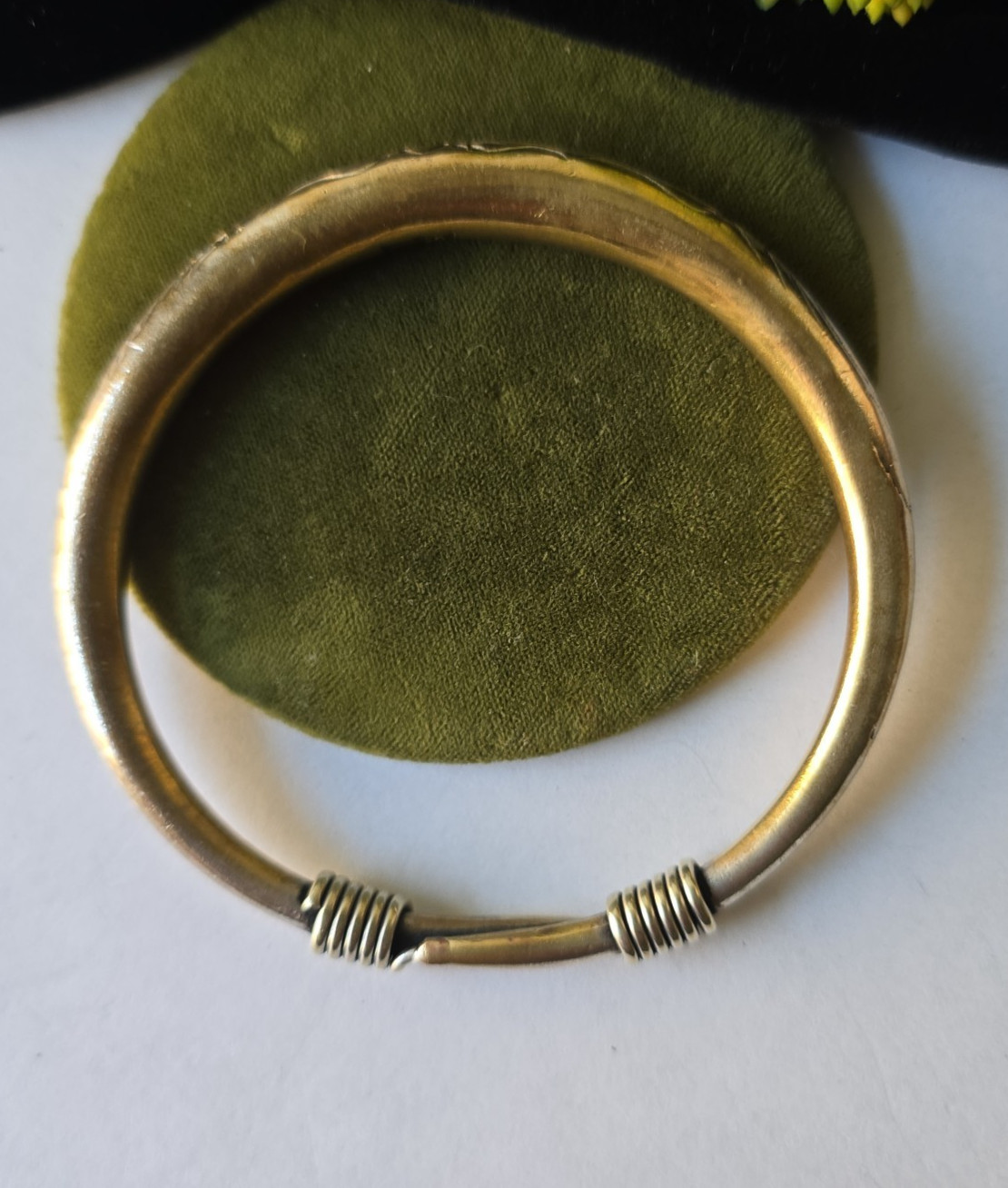 Vintage Boho Solid Brass Etched Bangle Bracelet sz M L 2 3/4″ Diameter