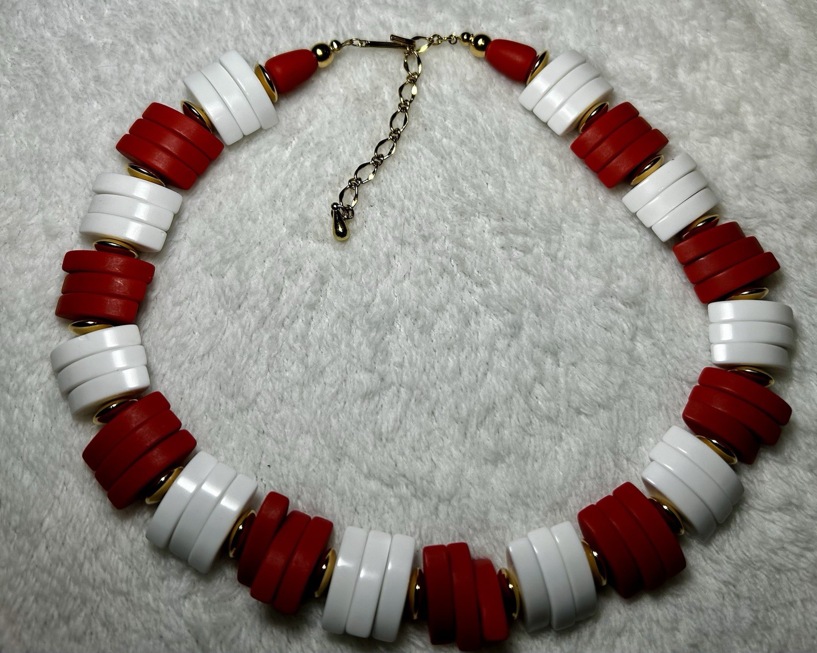 Vintage 1986 Avon “Spectator” necklace with box