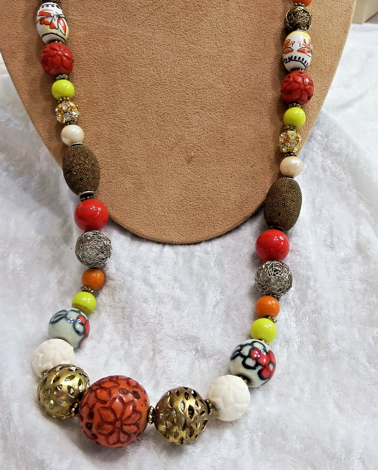 VINTAGE RED, GOLD & WHITE BEADED LONG NECKLACE